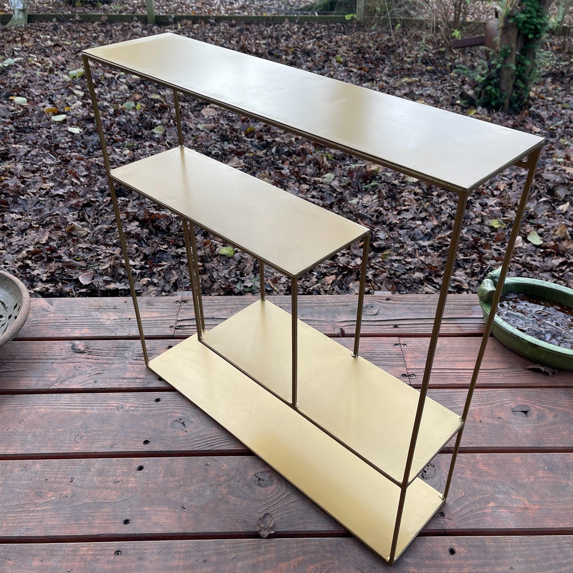 Goudkleurig wandrek van metaal - Bamestra Curiosa