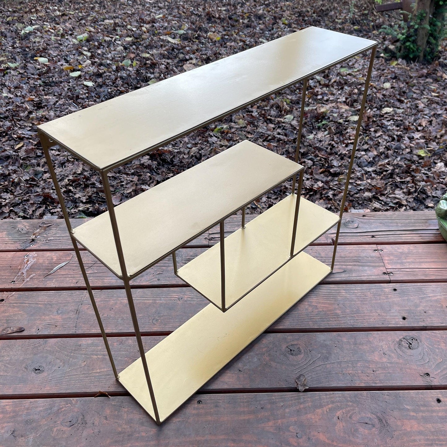 Goudkleurig wandrek van metaal - Bamestra Curiosa