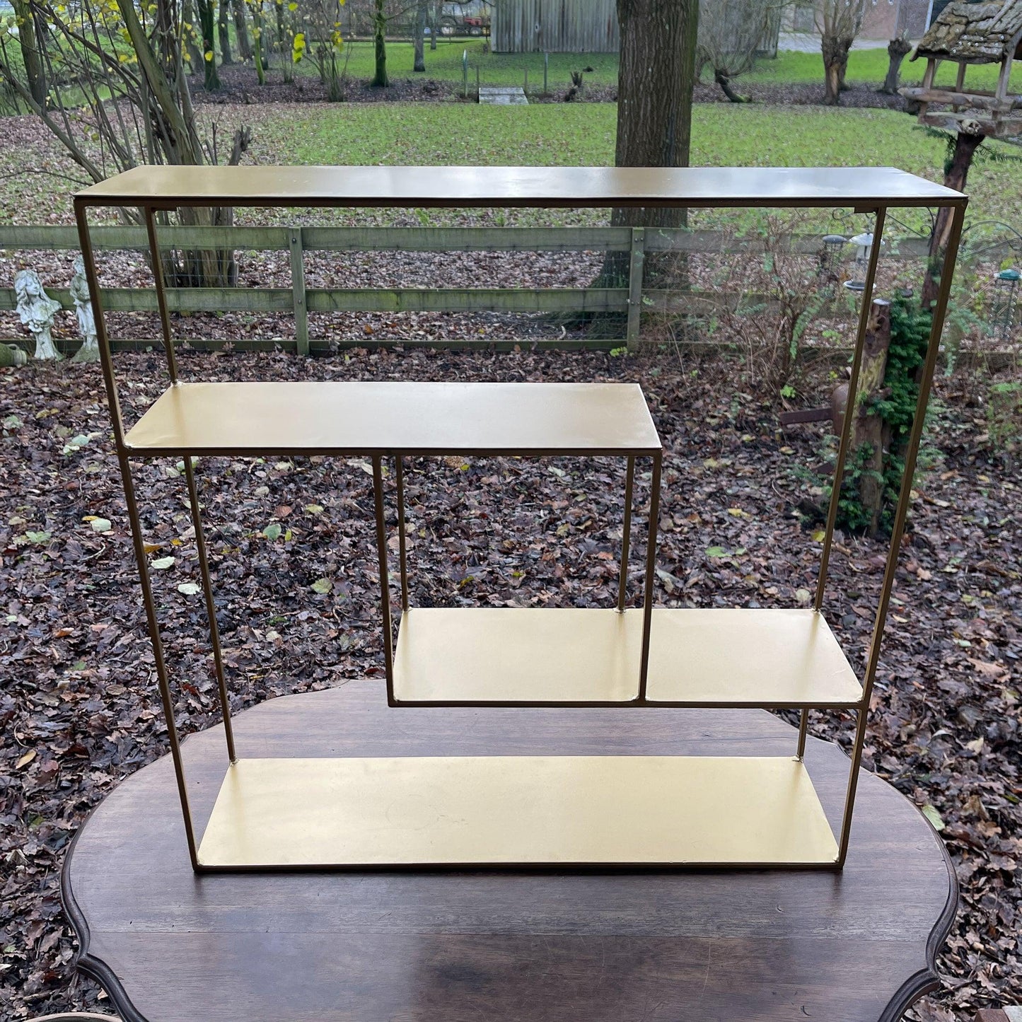 Goudkleurig wandrek van metaal - Bamestra Curiosa