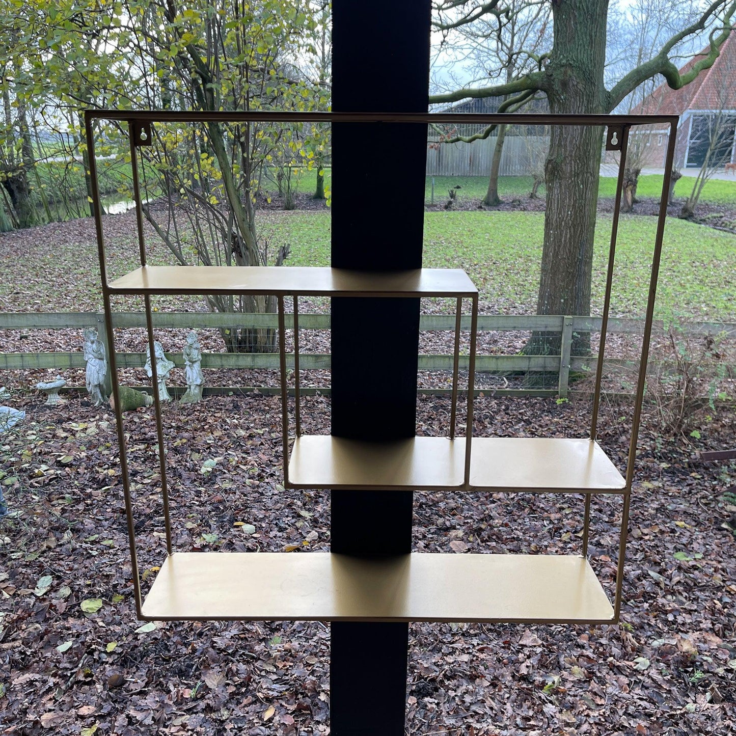 Goudkleurig wandrek van metaal - Bamestra Curiosa