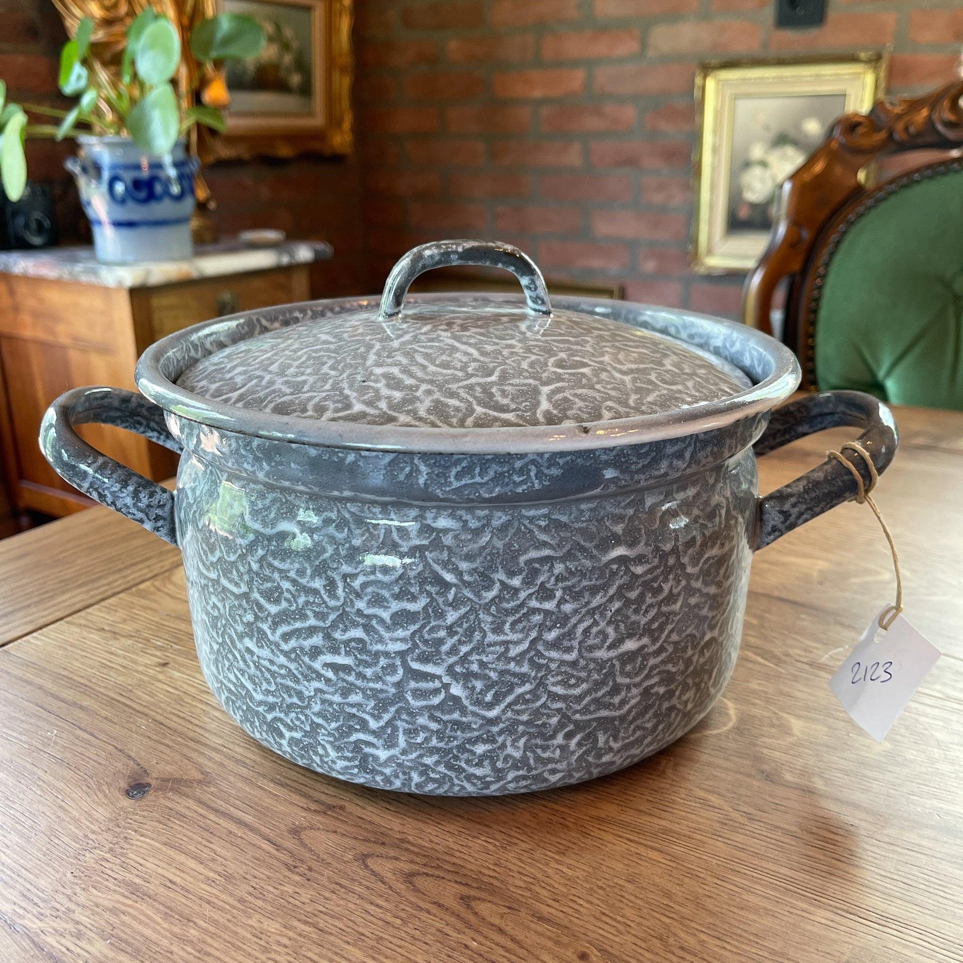 Grijs gewolkt emaille pan met deksel - Bamestra Curiosa