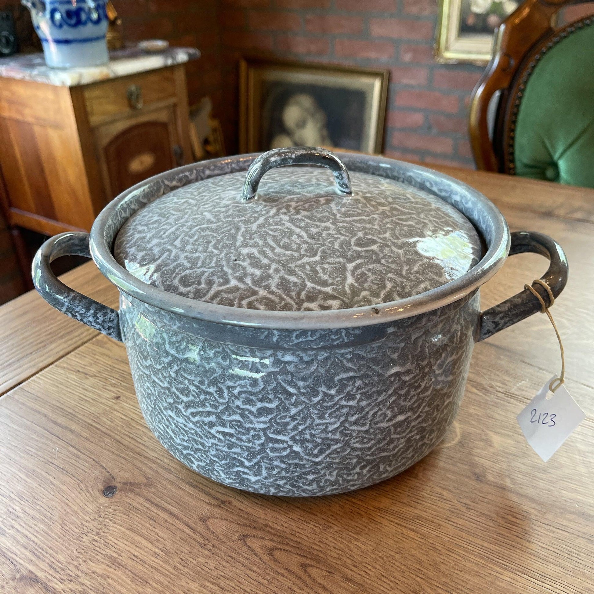 Grijs gewolkt emaille pan met deksel - Bamestra Curiosa