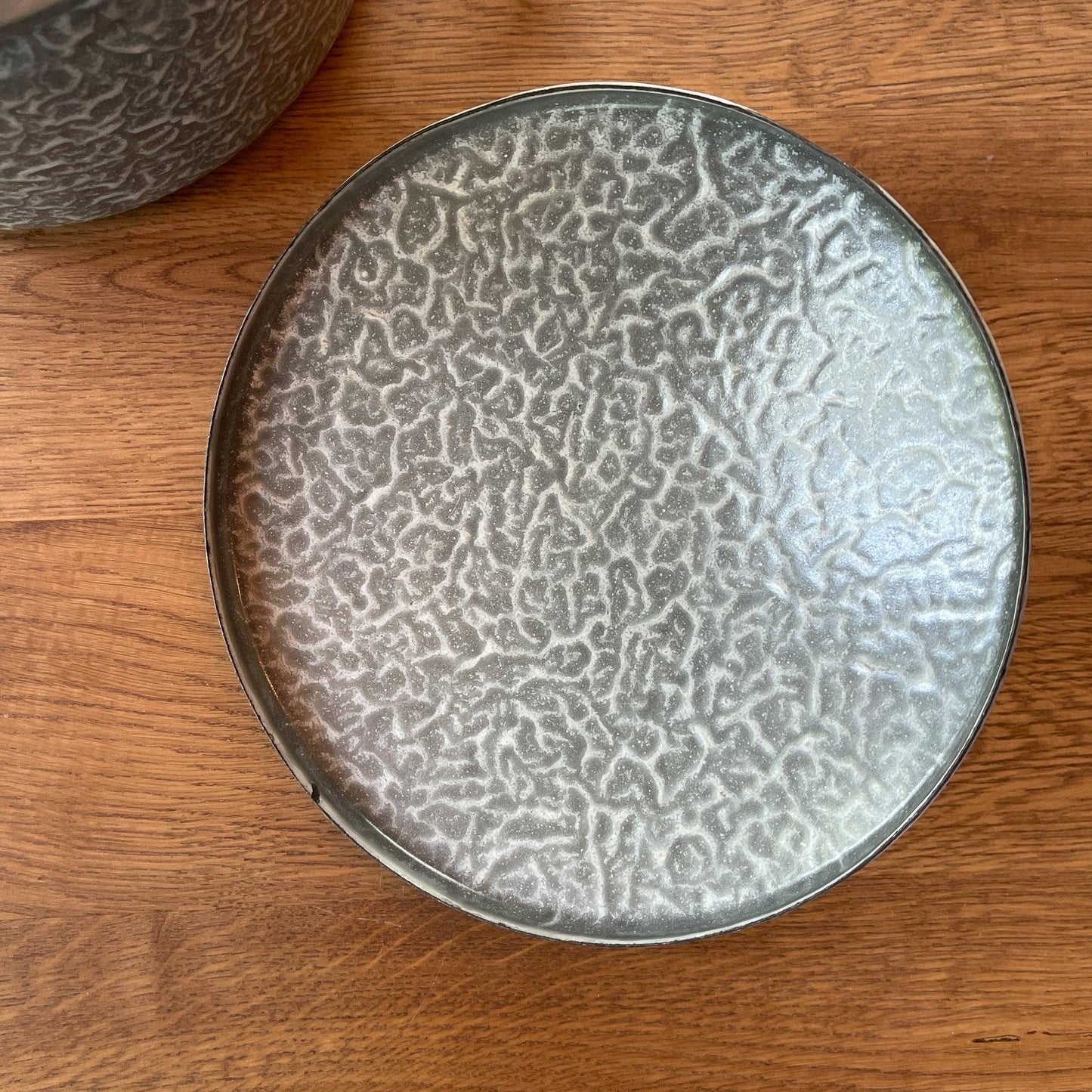 Grijs gewolkt emaille pan met deksel - Bamestra Curiosa