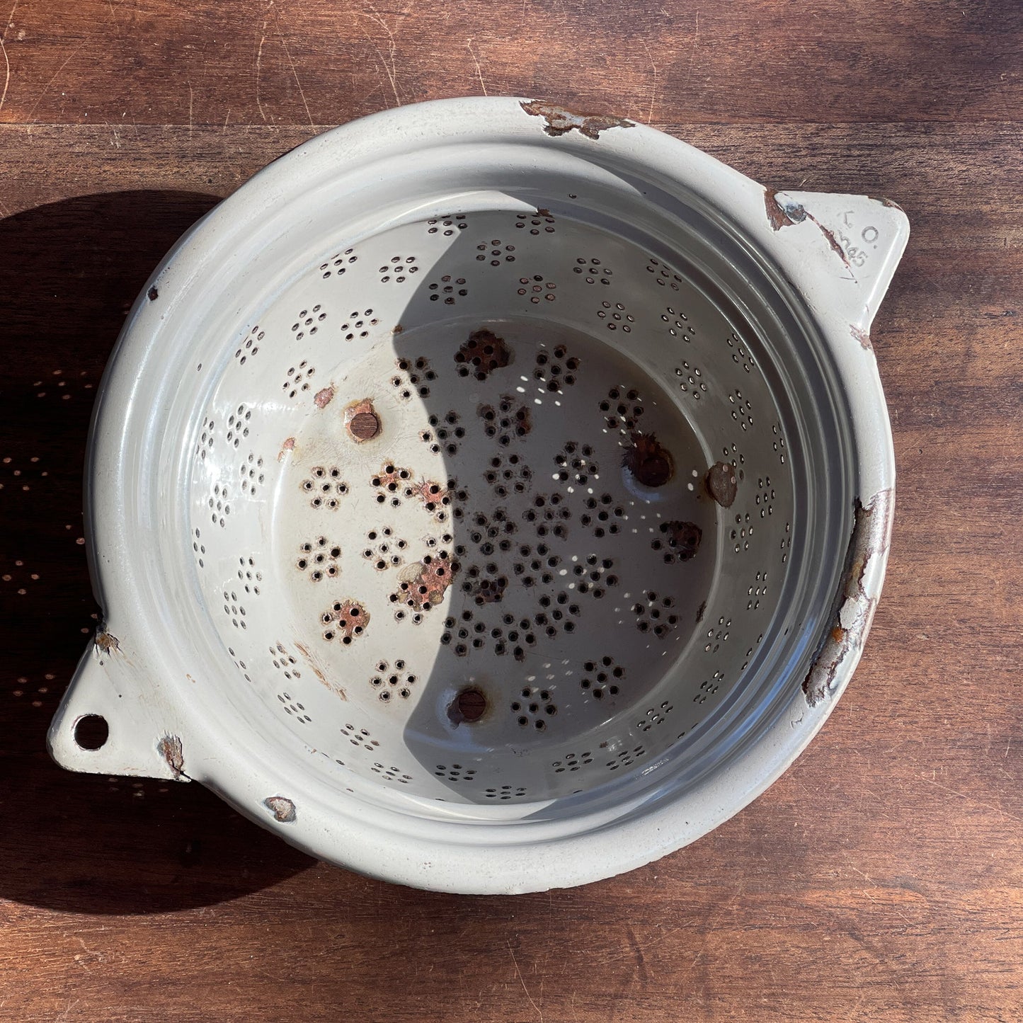 Grijze Emaille Vergiet - The Collectionist