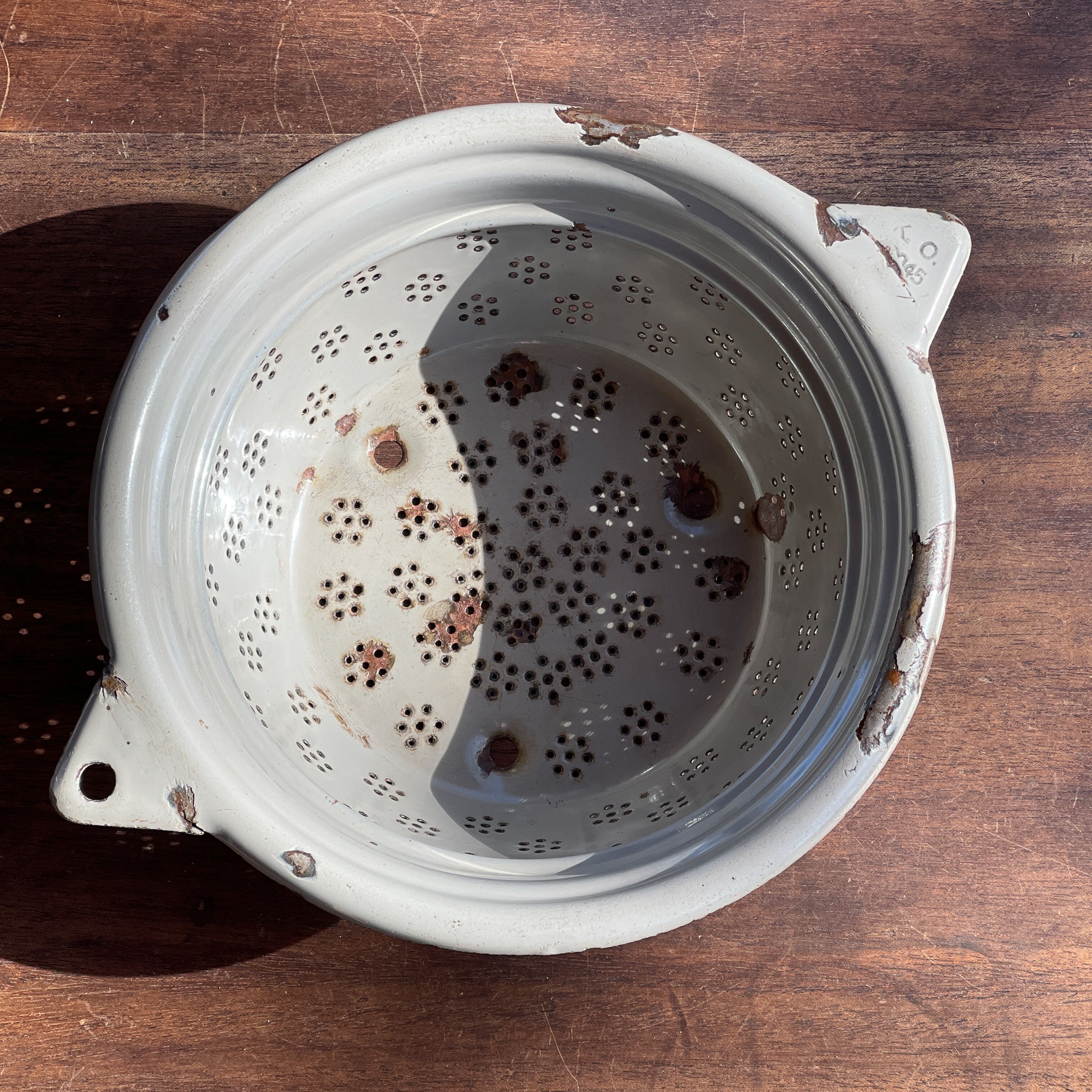 Grijze Emaille Vergiet - The Collectionist