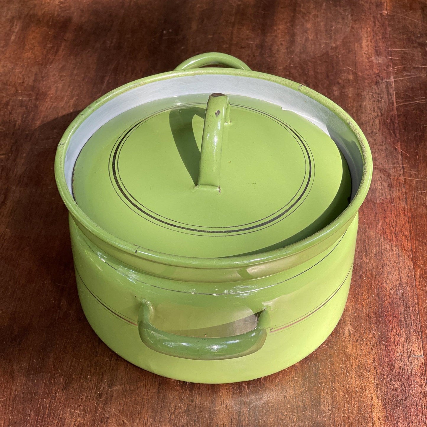 Groen emaille pan met deksel - Bamestra Curiosa