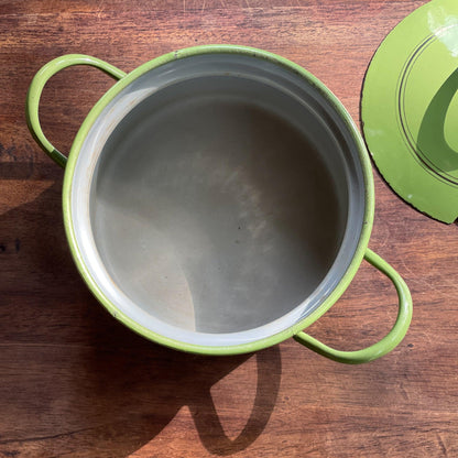 Groen emaille pan met deksel - Bamestra Curiosa