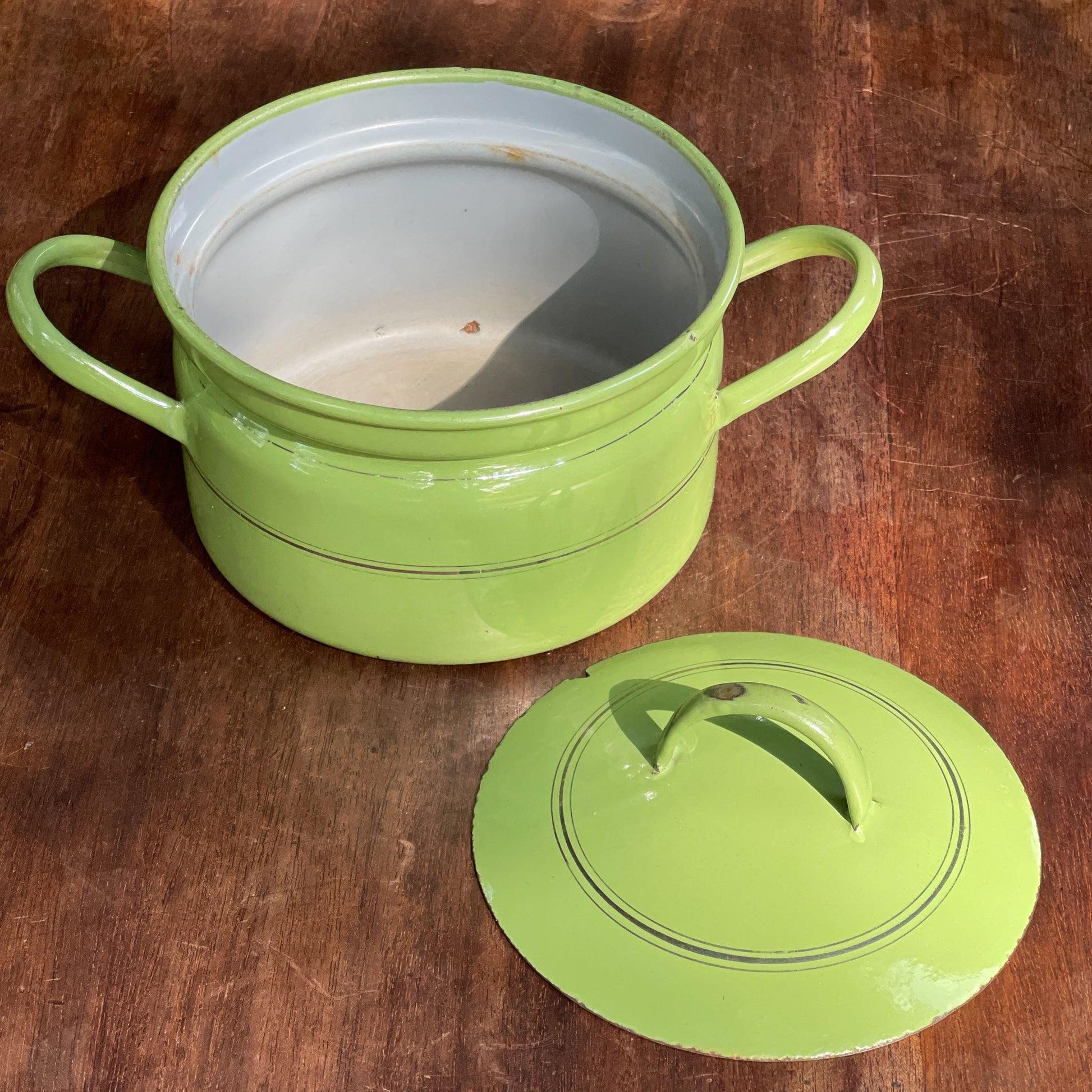 Groen emaille pan met deksel - Bamestra Curiosa