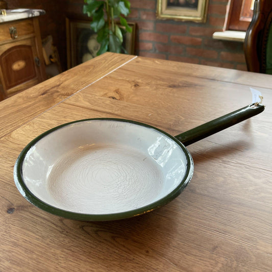 Groene emaille koekenpannetje - Bamestra Curiosa