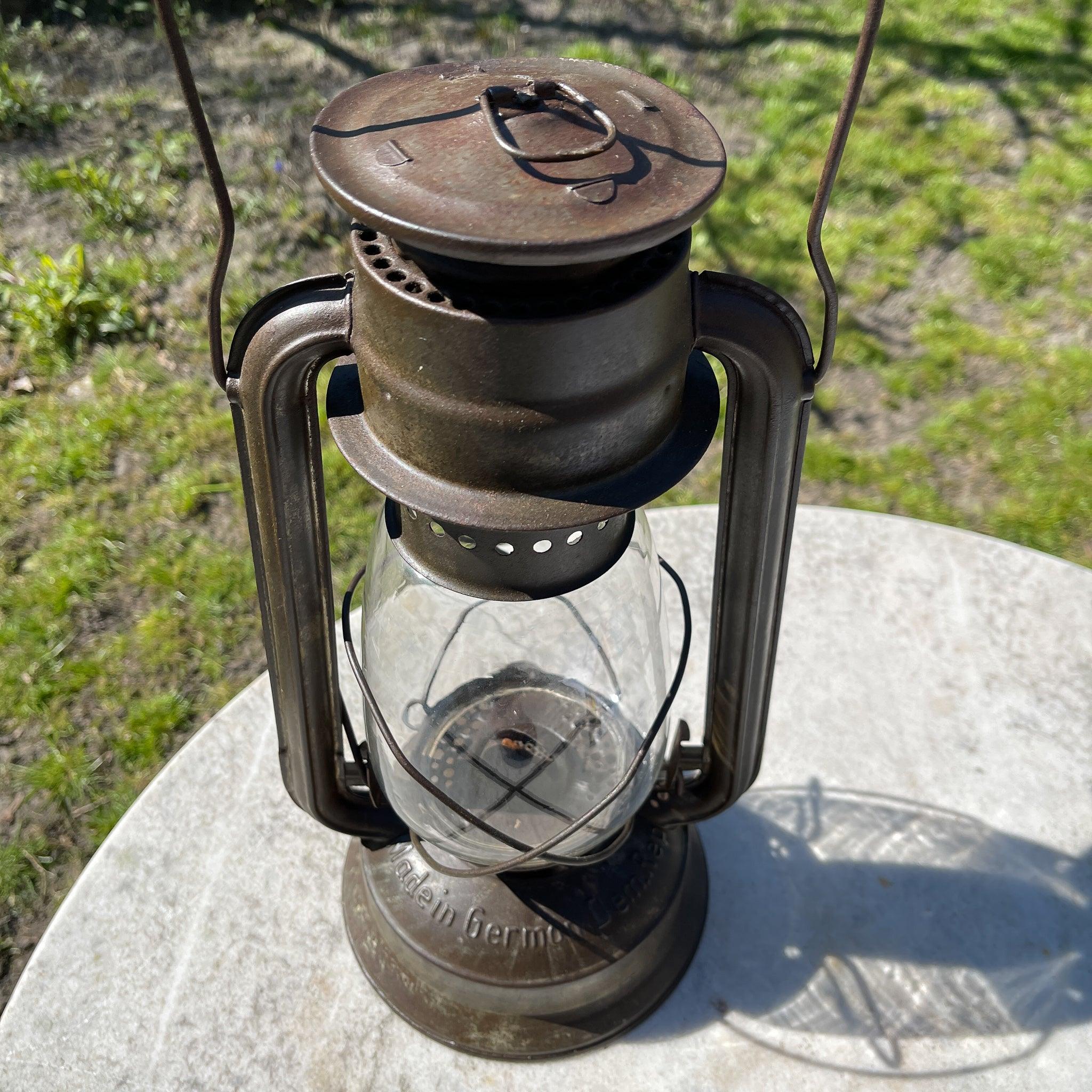 Grote antieke Frowo 340 stormlantaarn petroleum lamp - The Collectionist