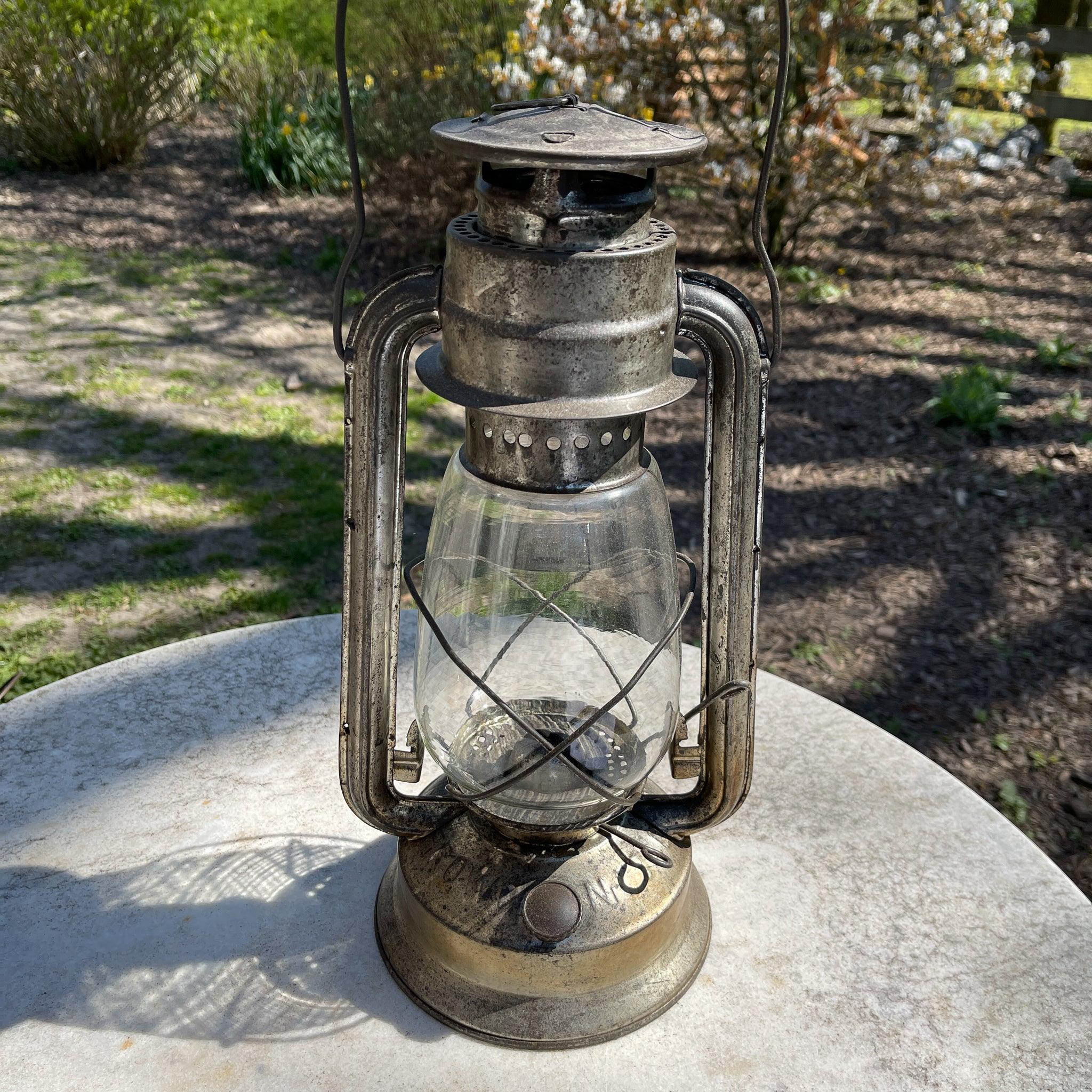 Grote antieke Frowo 340 stormlantaarn petroleum lamp - The Collectionist
