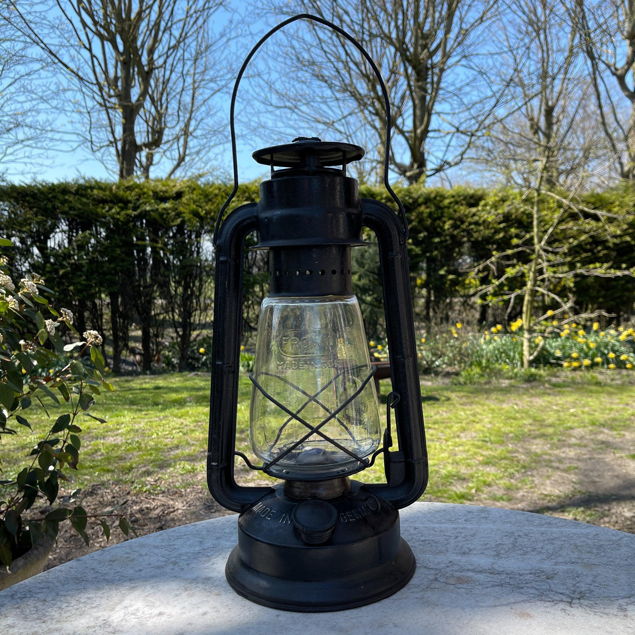 Grote antieke stormlantaarn petroleum lamp Frowo 340 - The Collectionist