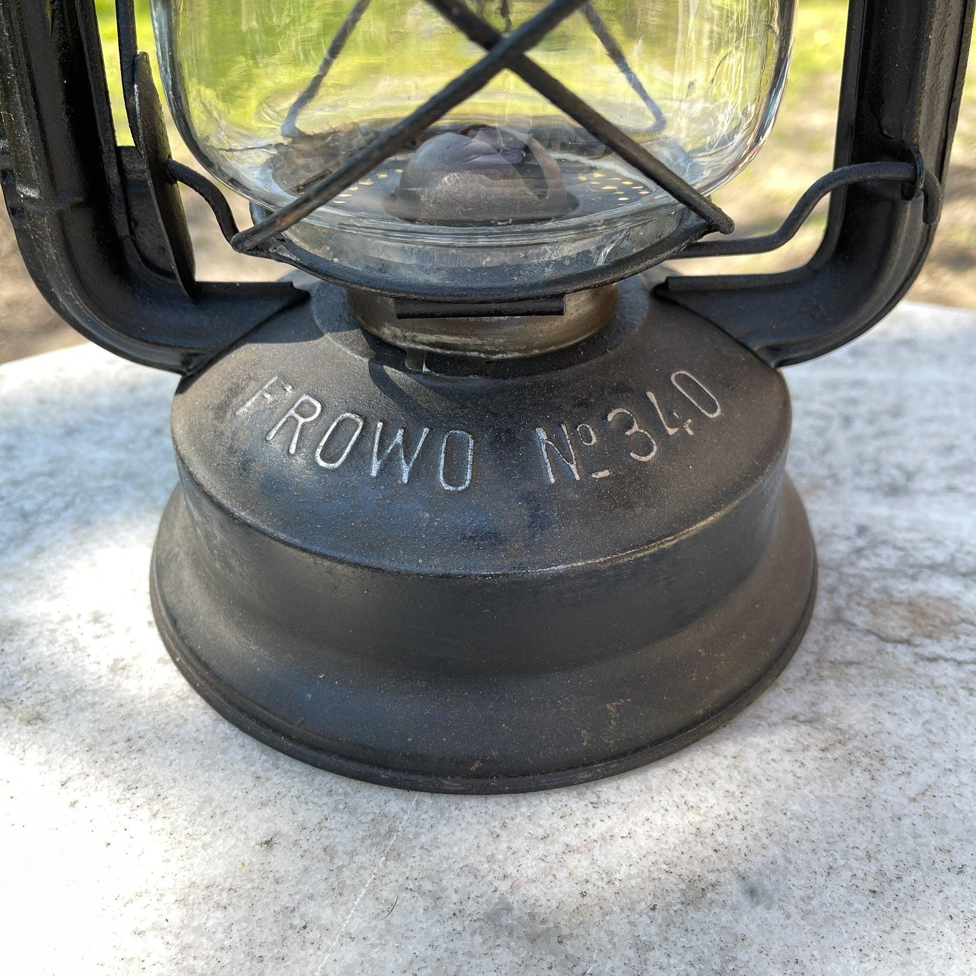 Grote antieke stormlantaarn petroleum lamp Frowo 340 - Bamestra Curiosa