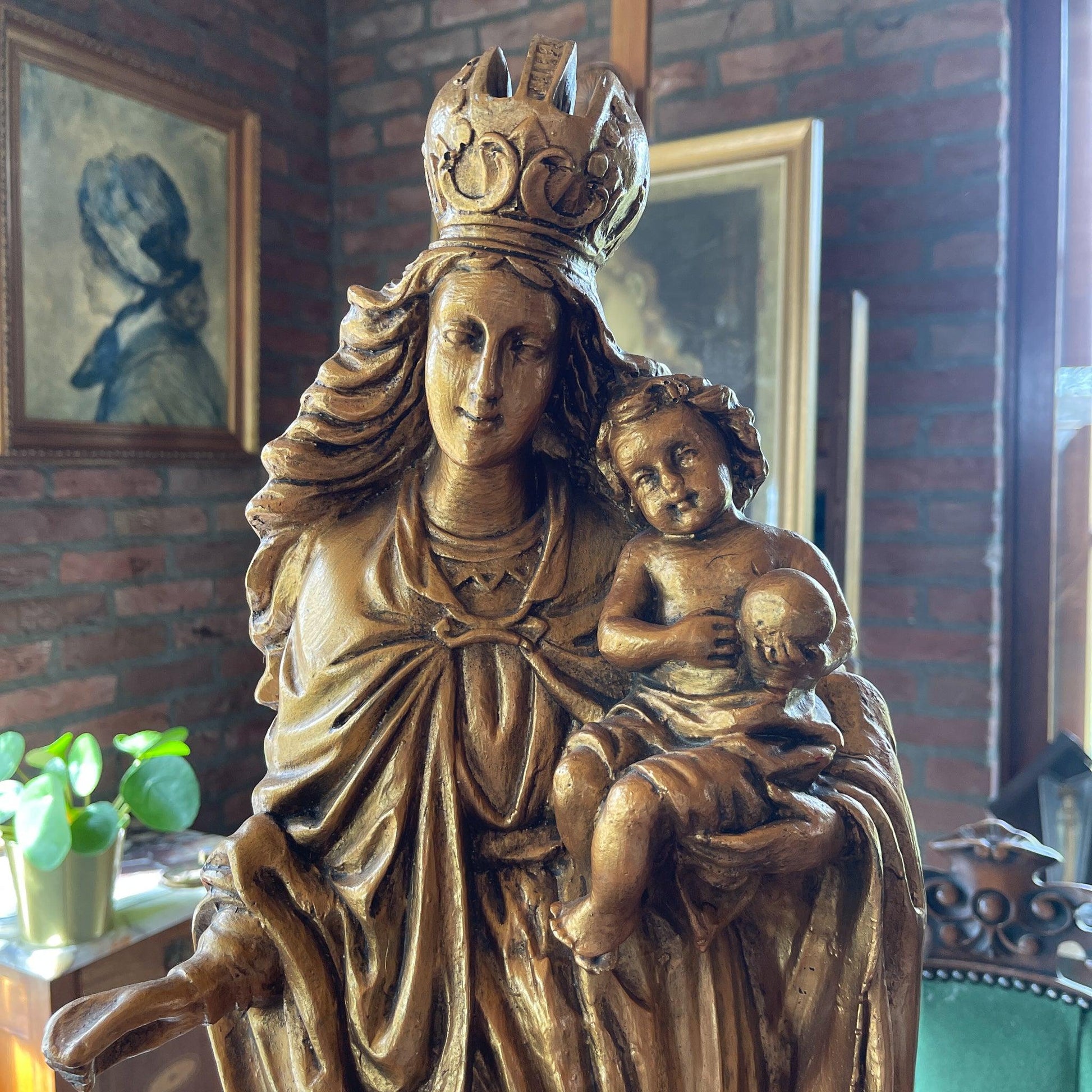 Grote gouden Maria beeld - Bamestra Curiosa