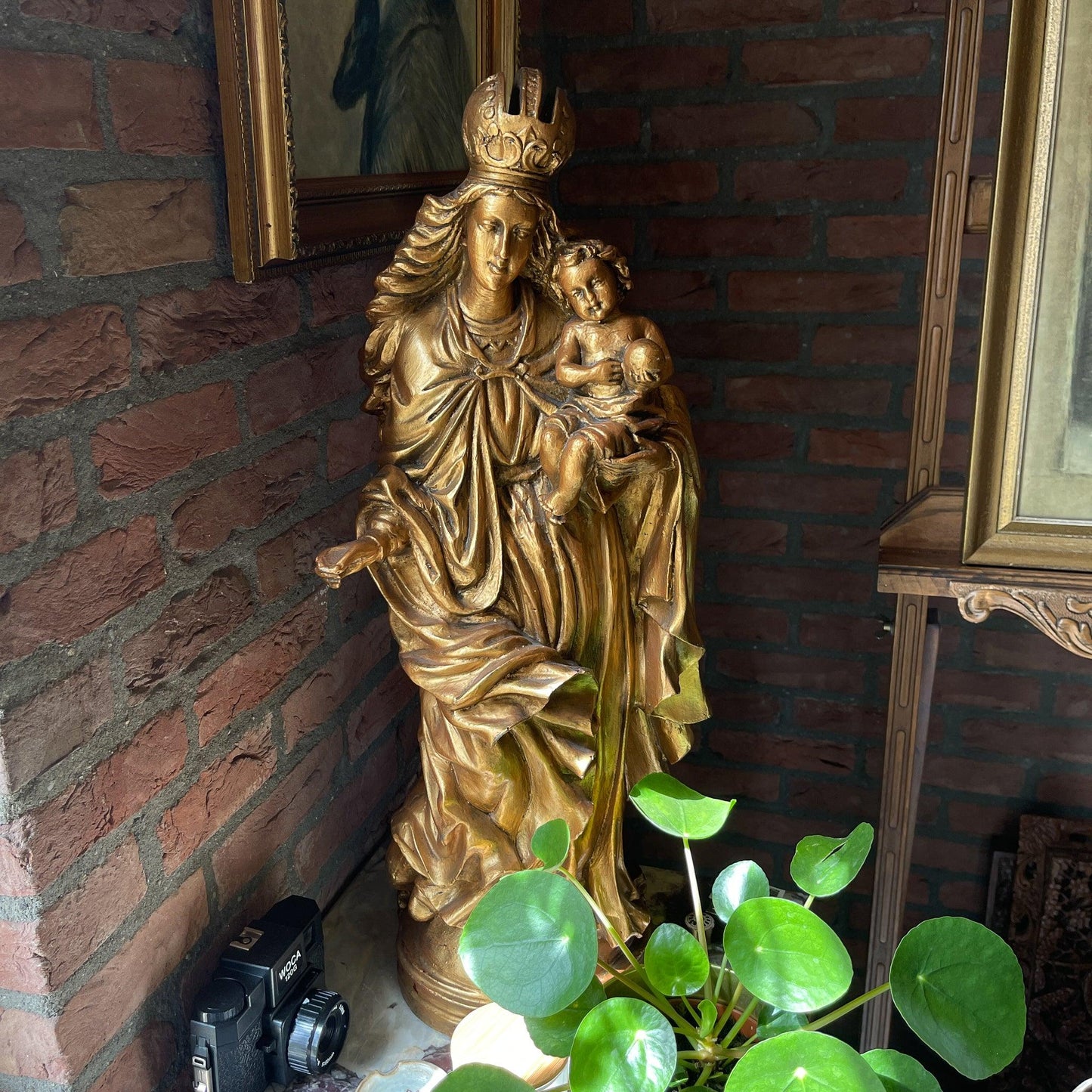 Grote gouden Maria beeld - Bamestra Curiosa