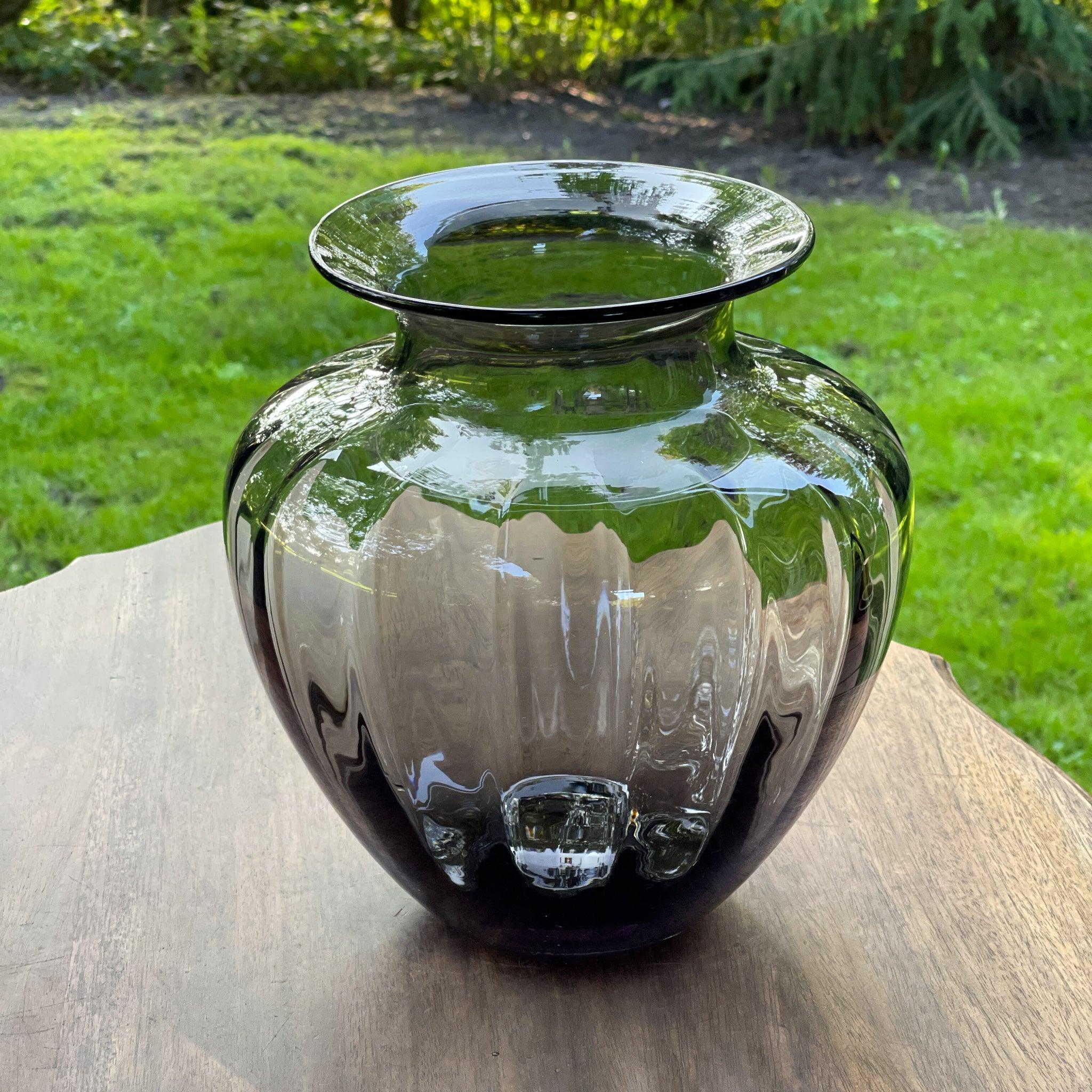Grote vaas van donker glas - The Collectionist