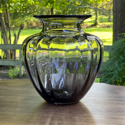 Grote vaas van donker glas - Bamestra Curiosa