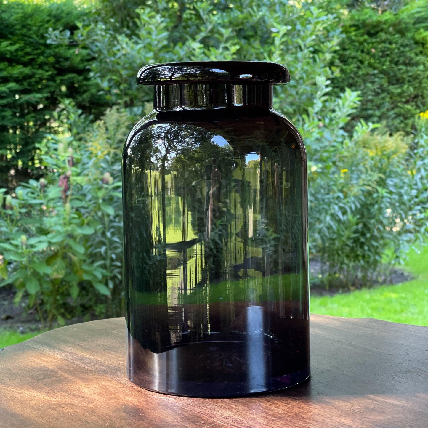 Grote vaas van donker glas - Bamestra Curiosa