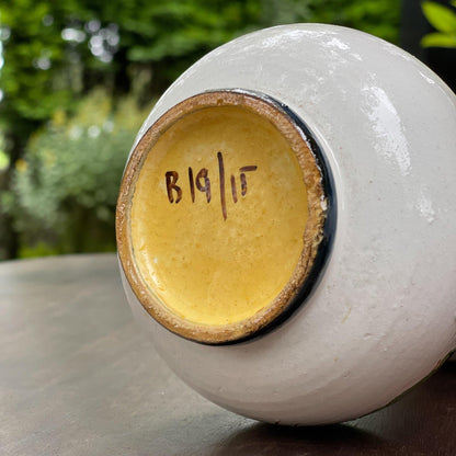 Handgeschilderd aardewerk vaasje - Bamestra Curiosa