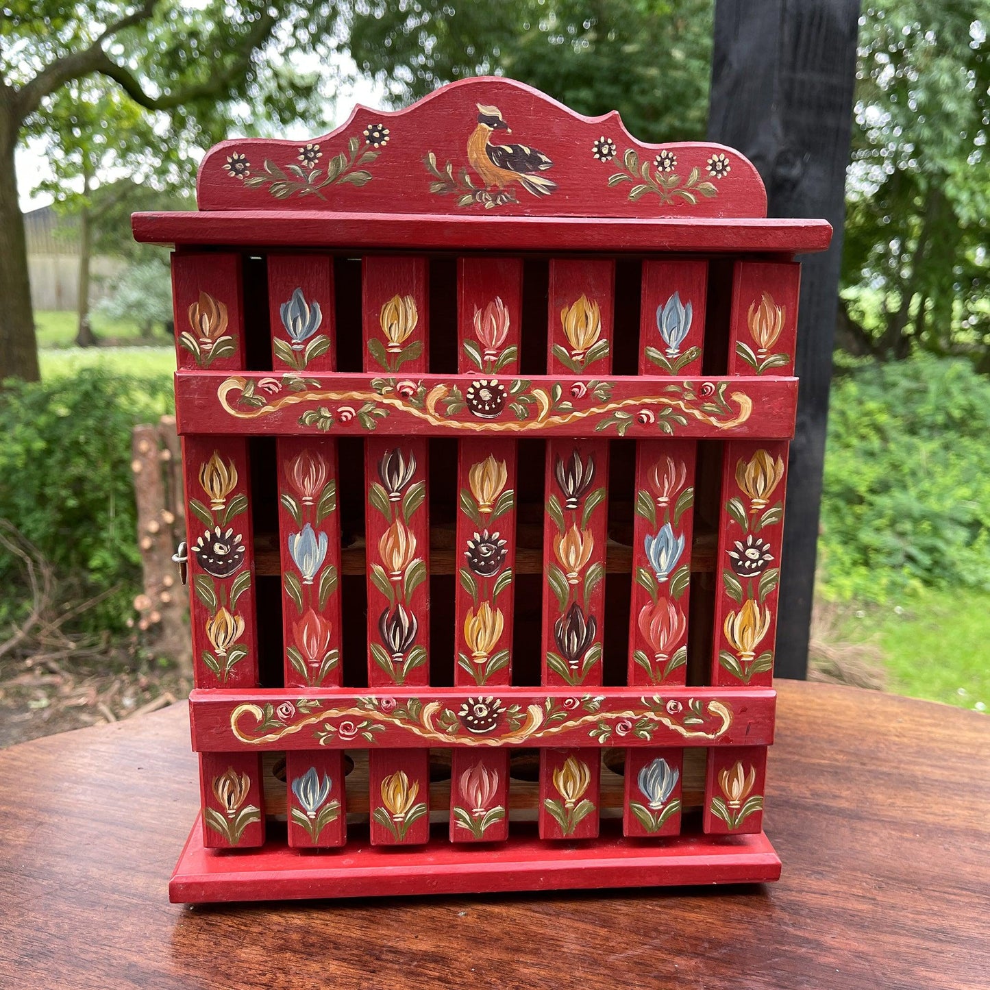 Handgeschilderd eierkastje - Bamestra Curiosa