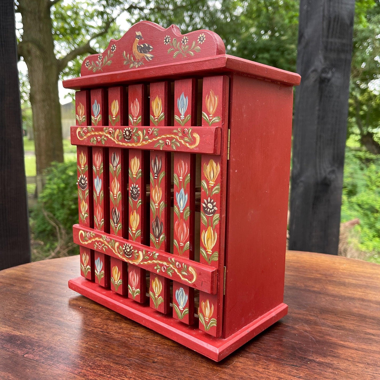 Handgeschilderd eierkastje - Bamestra Curiosa