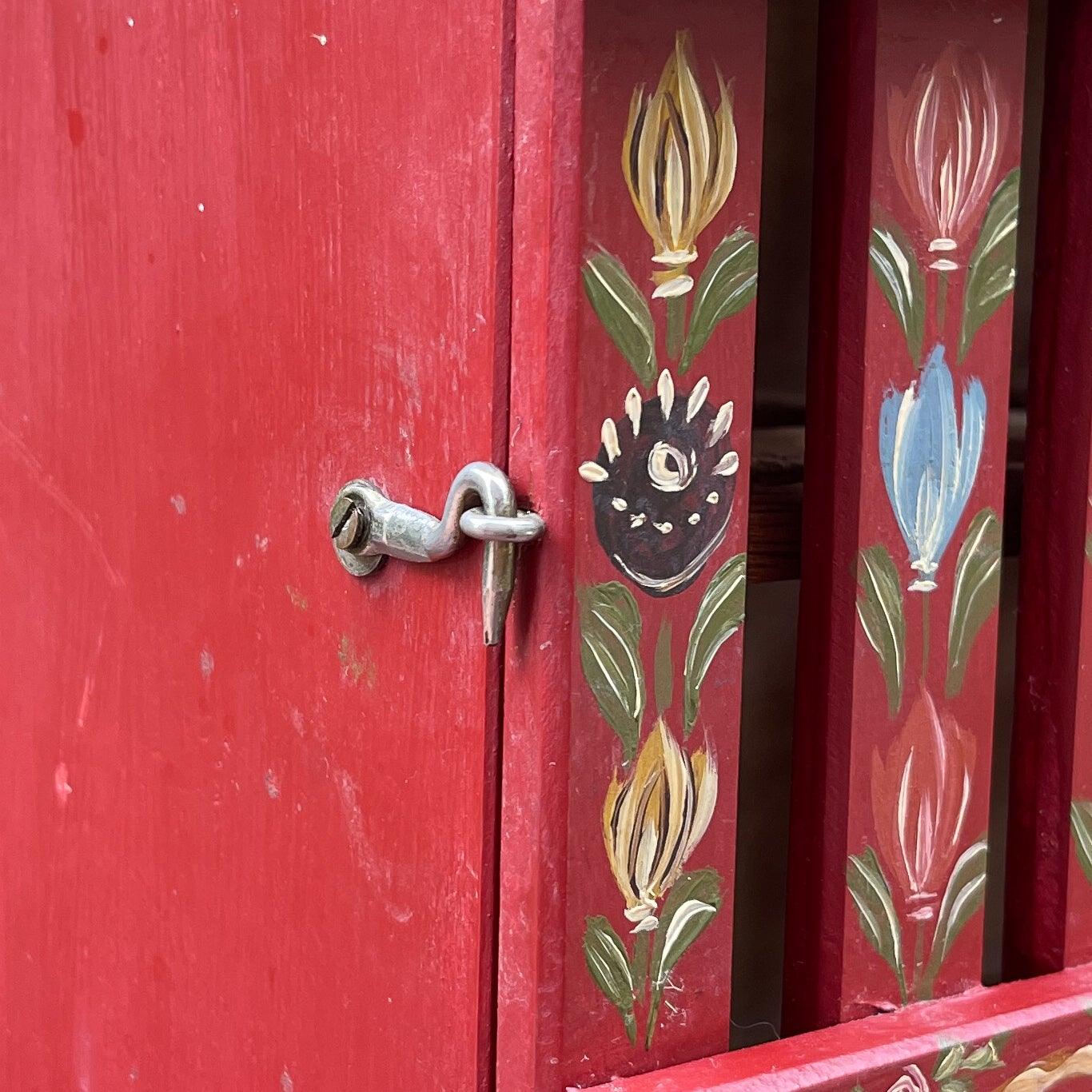 Handgeschilderd eierkastje - Bamestra Curiosa