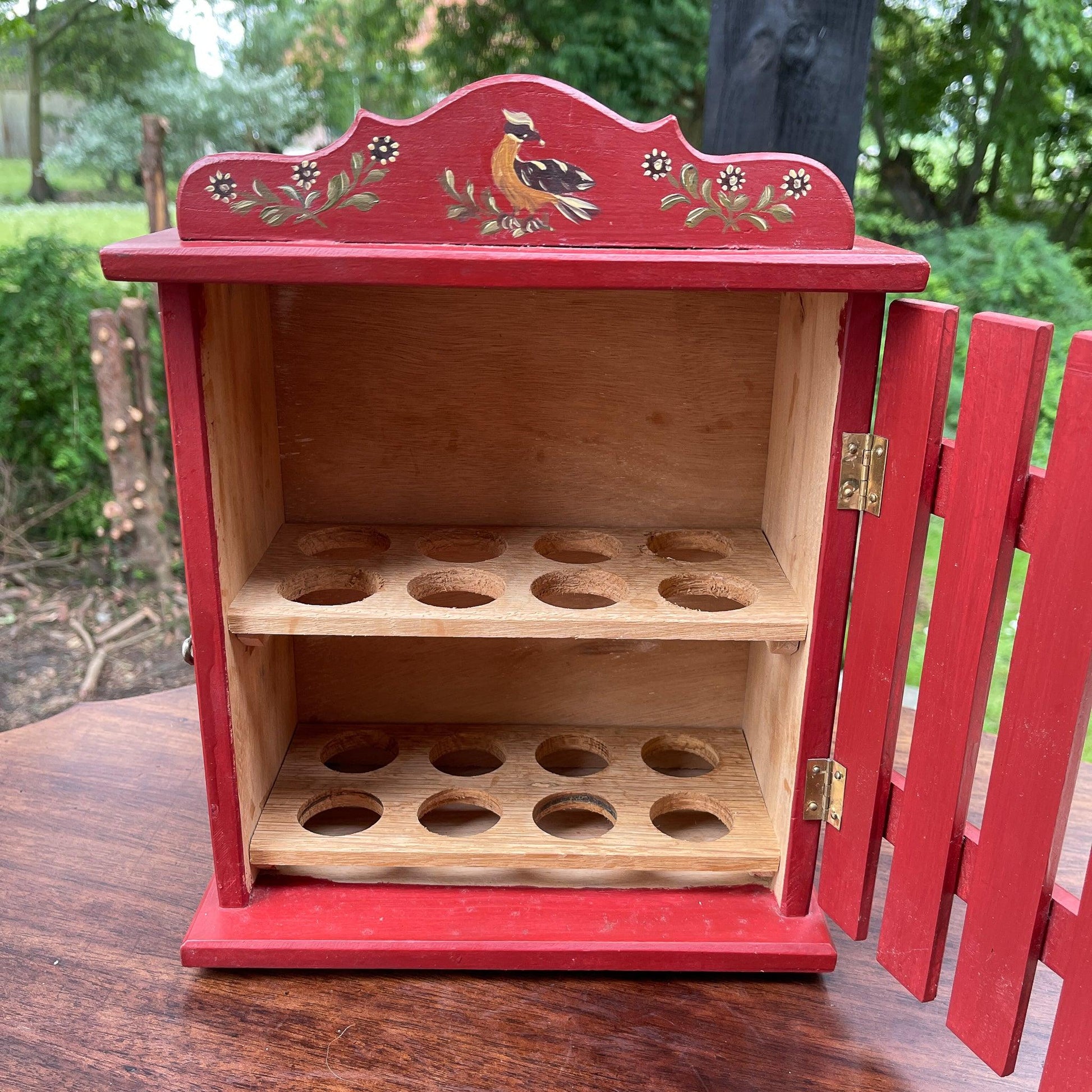 Handgeschilderd eierkastje - Bamestra Curiosa