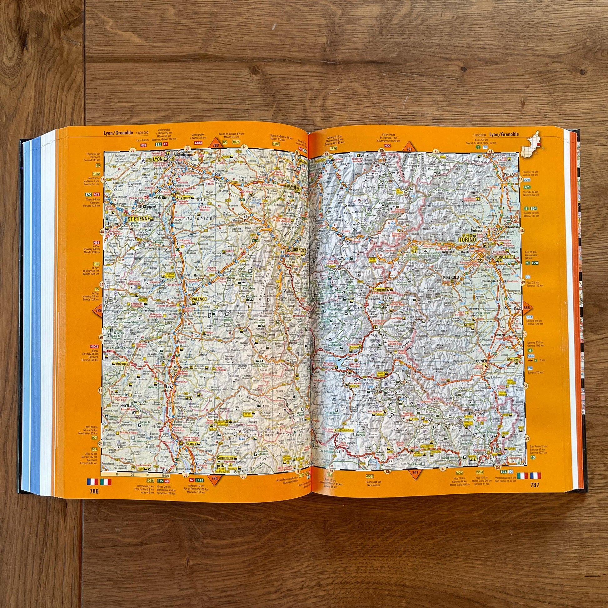 Het grote ANWB wegenboek 2009 - Bamestra Curiosa