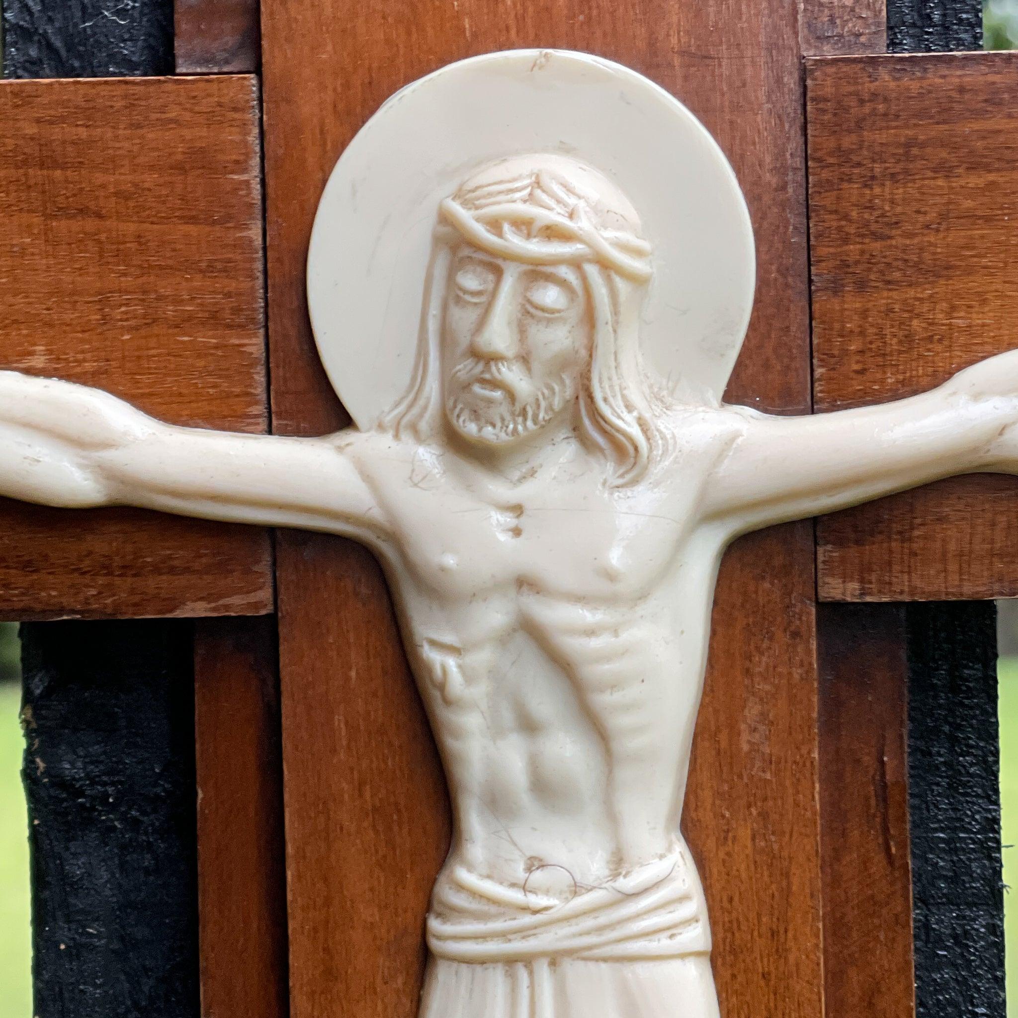 Houten crucifix met Jezus, Art Deco - The Collectionist