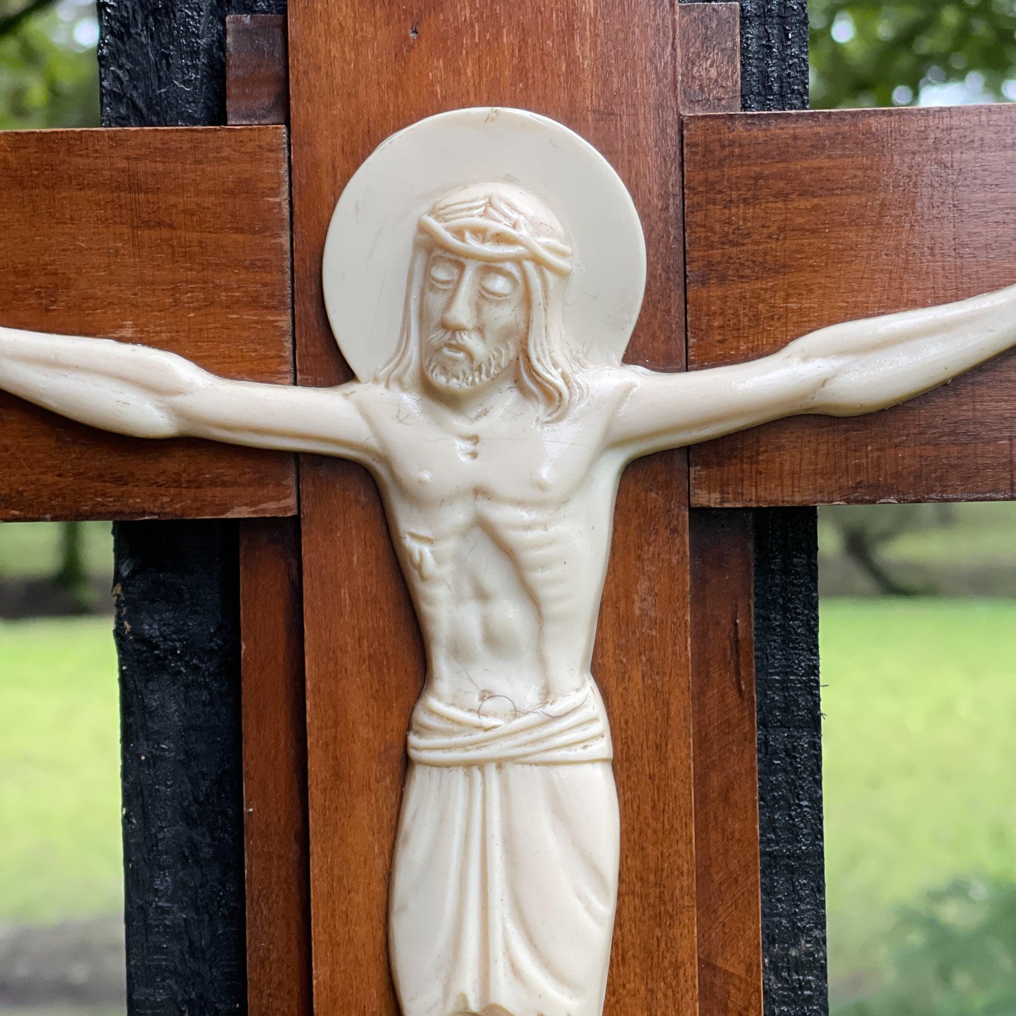 Houten crucifix met Jezus, Art Deco - The Collectionist