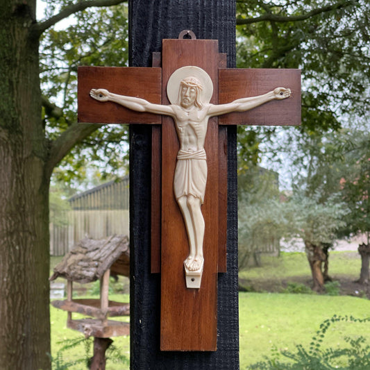 Houten crucifix met Jezus, Art Deco - Bamestra Curiosa