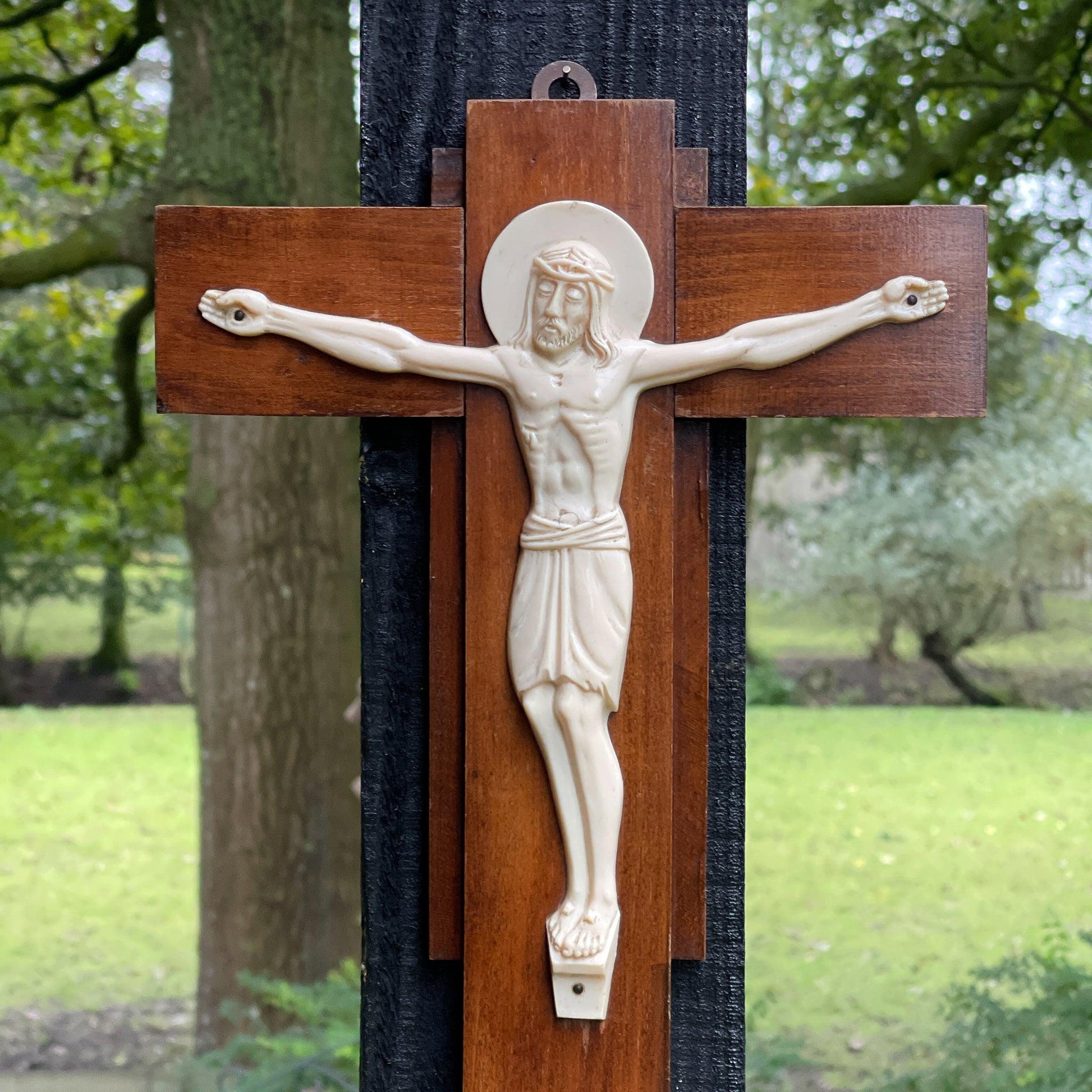Houten crucifix met Jezus, Art Deco - Bamestra Curiosa