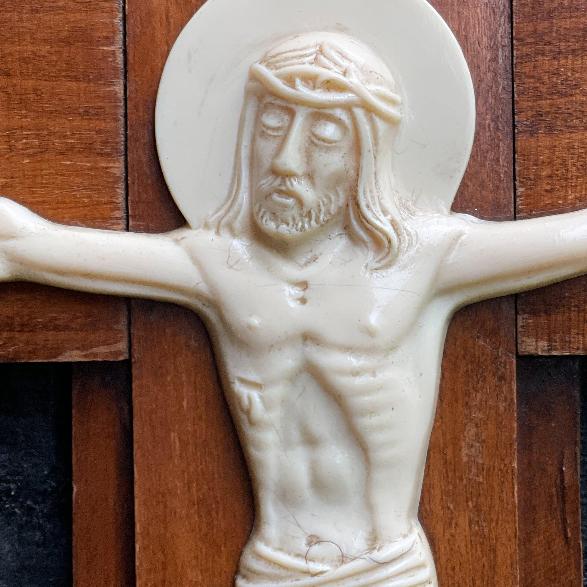 Houten crucifix met Jezus, Art Deco - Bamestra Curiosa