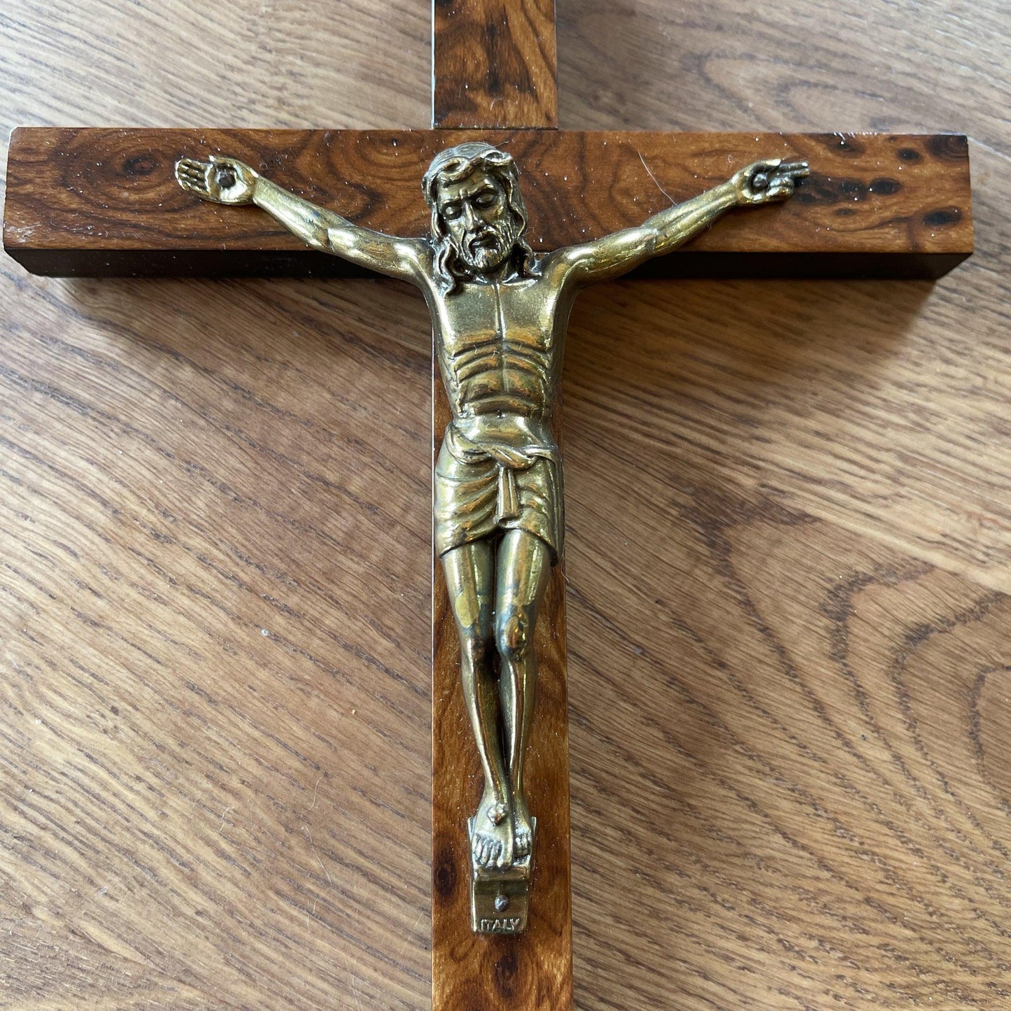 Houten kruis met Jezus - Bamestra Curiosa