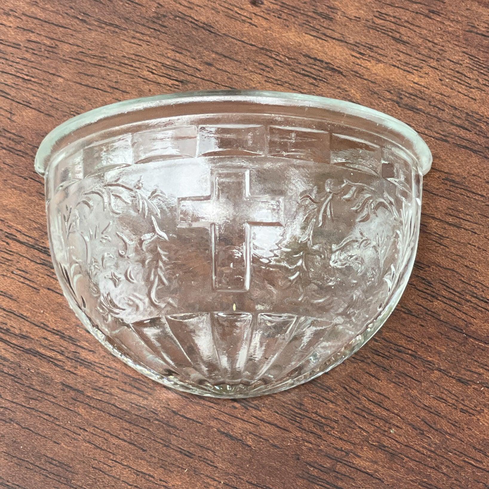 Houten kruis met Jezus en wijwaterbakje - Bamestra Curiosa