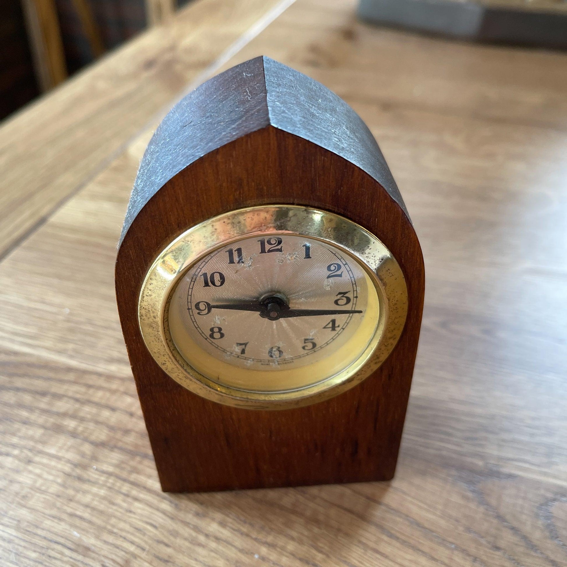 Houten tafel klokje - Bamestra Curiosa