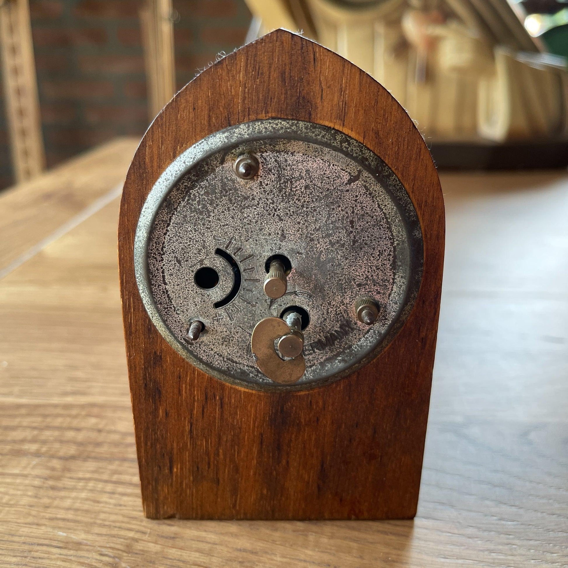 Houten tafel klokje - Bamestra Curiosa