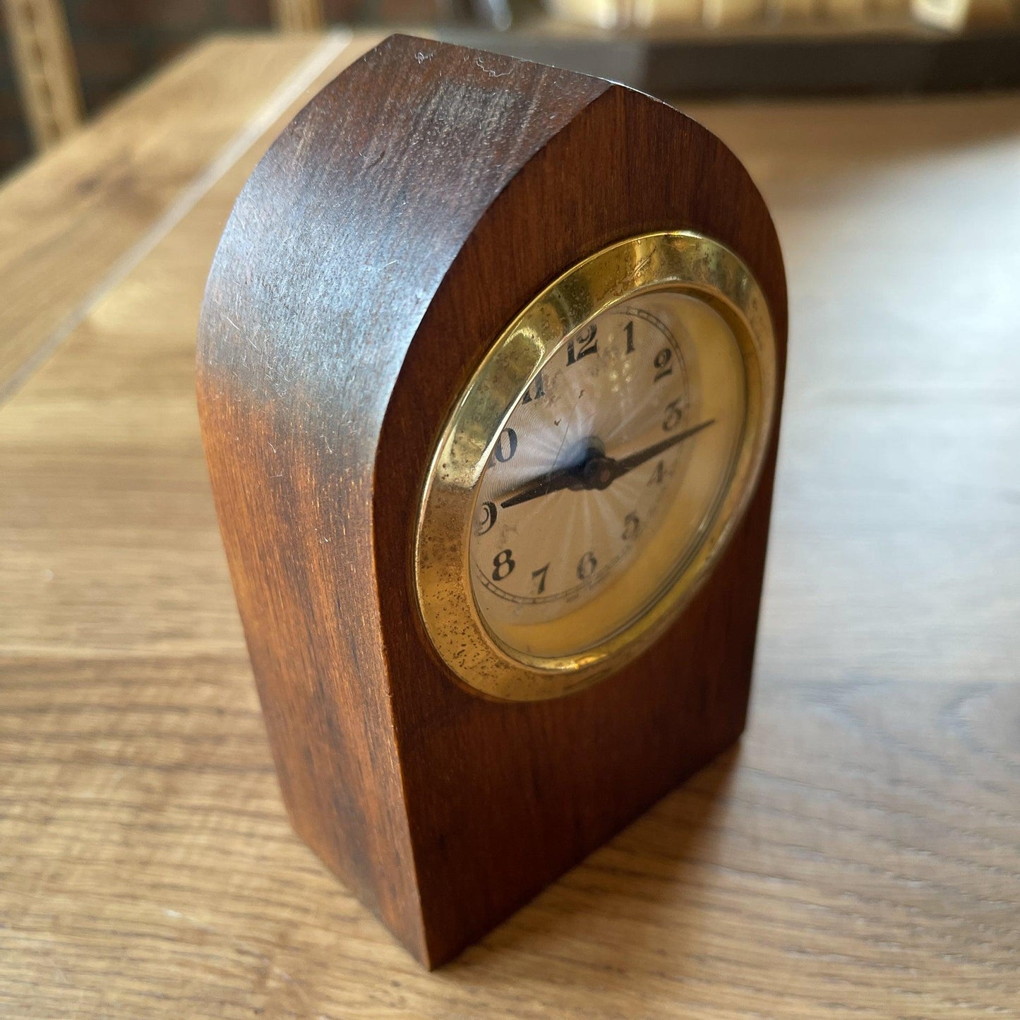 Houten tafel klokje - Bamestra Curiosa