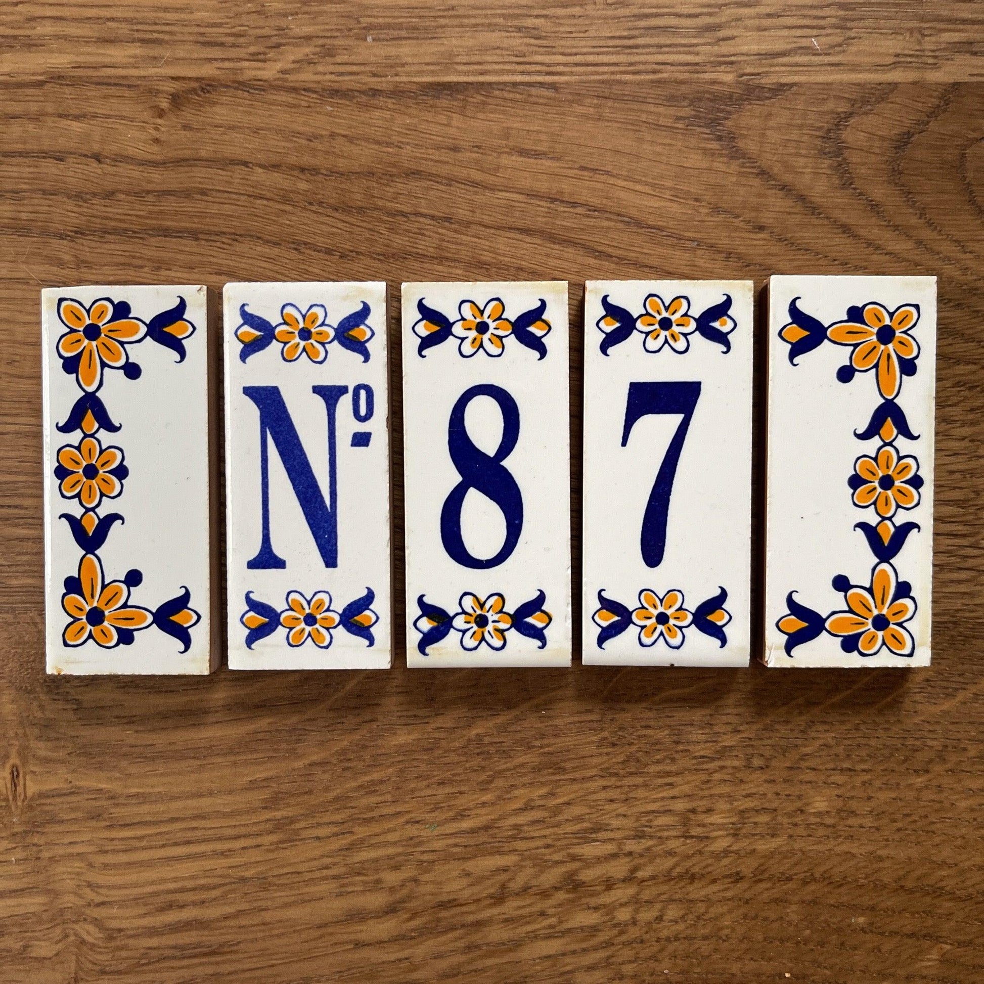 Huisnummer tegeltjes nummer 7 en 8 - Bamestra Curiosa