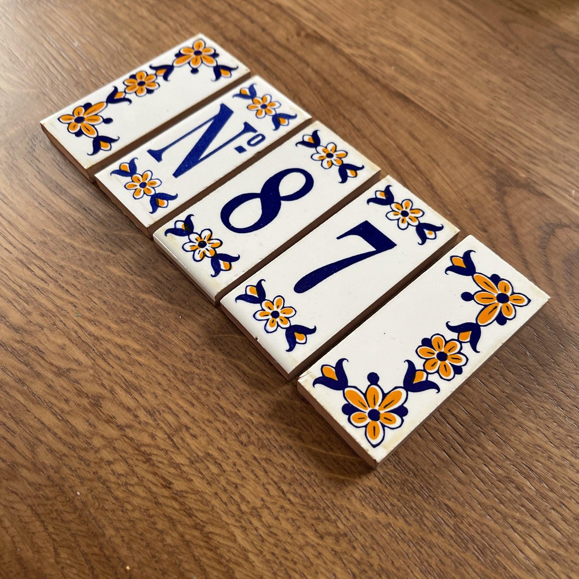 Huisnummer tegeltjes nummer 7 en 8 - Bamestra Curiosa