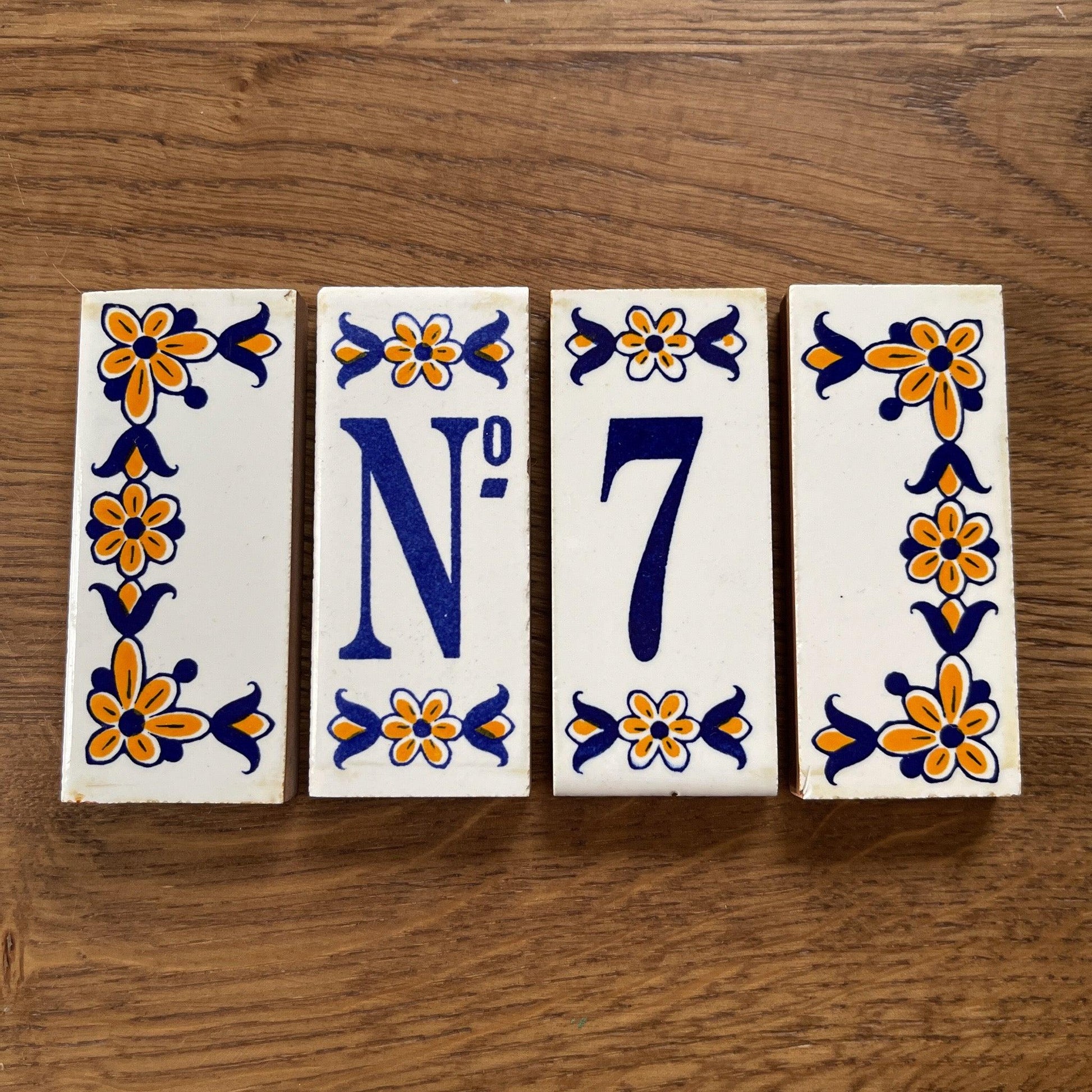 Huisnummer tegeltjes nummer 7 en 8 - Bamestra Curiosa