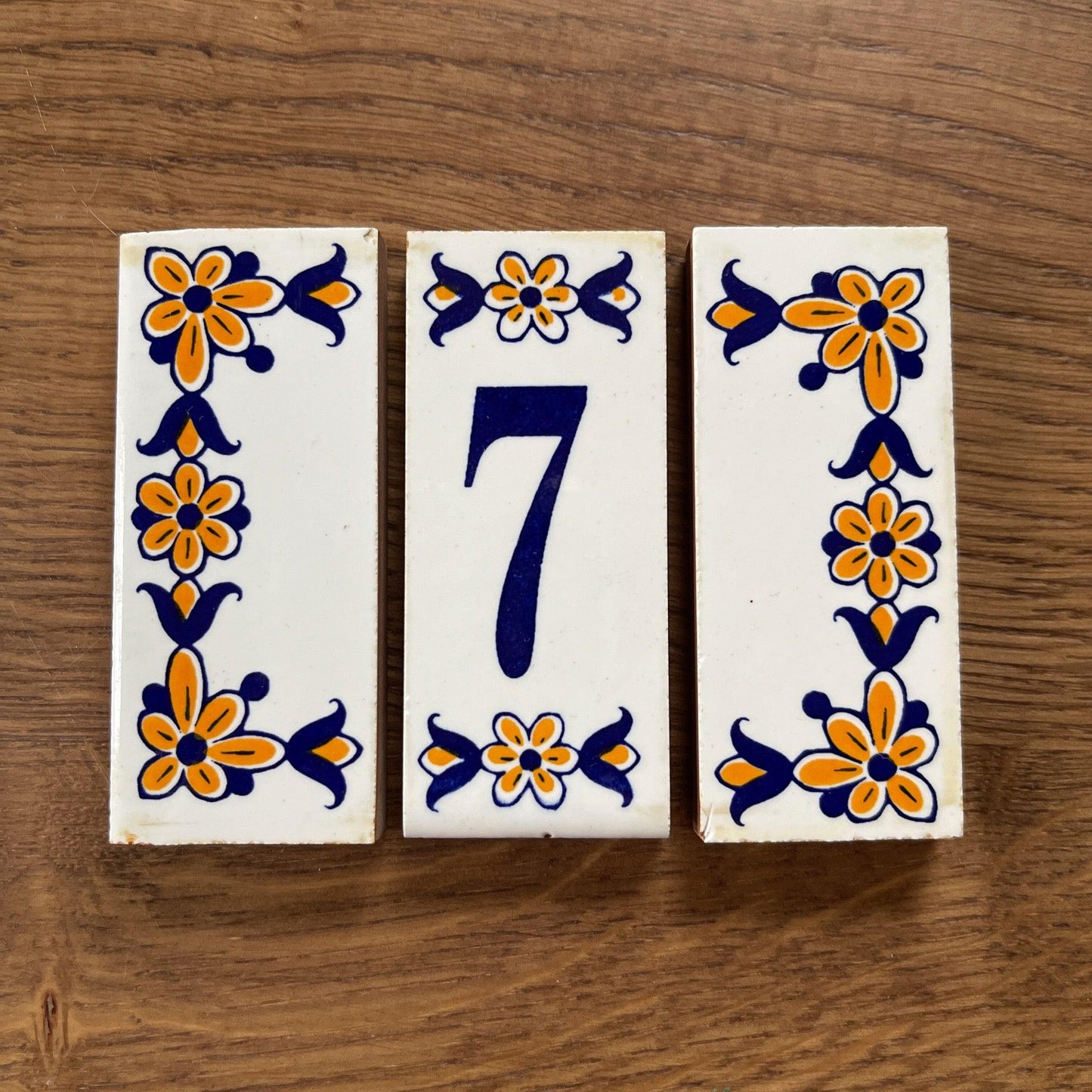 Huisnummer tegeltjes nummer 7 en 8 - Bamestra Curiosa