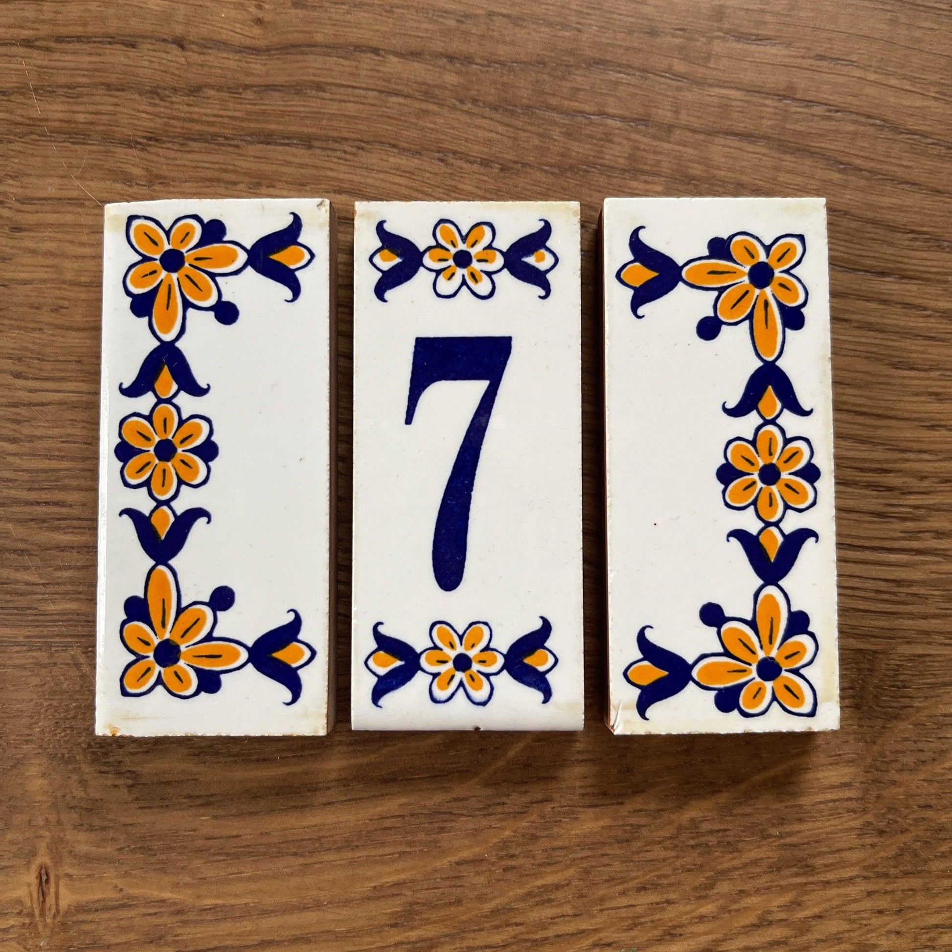 Huisnummer tegeltjes nummer 7 en 8 - Bamestra Curiosa