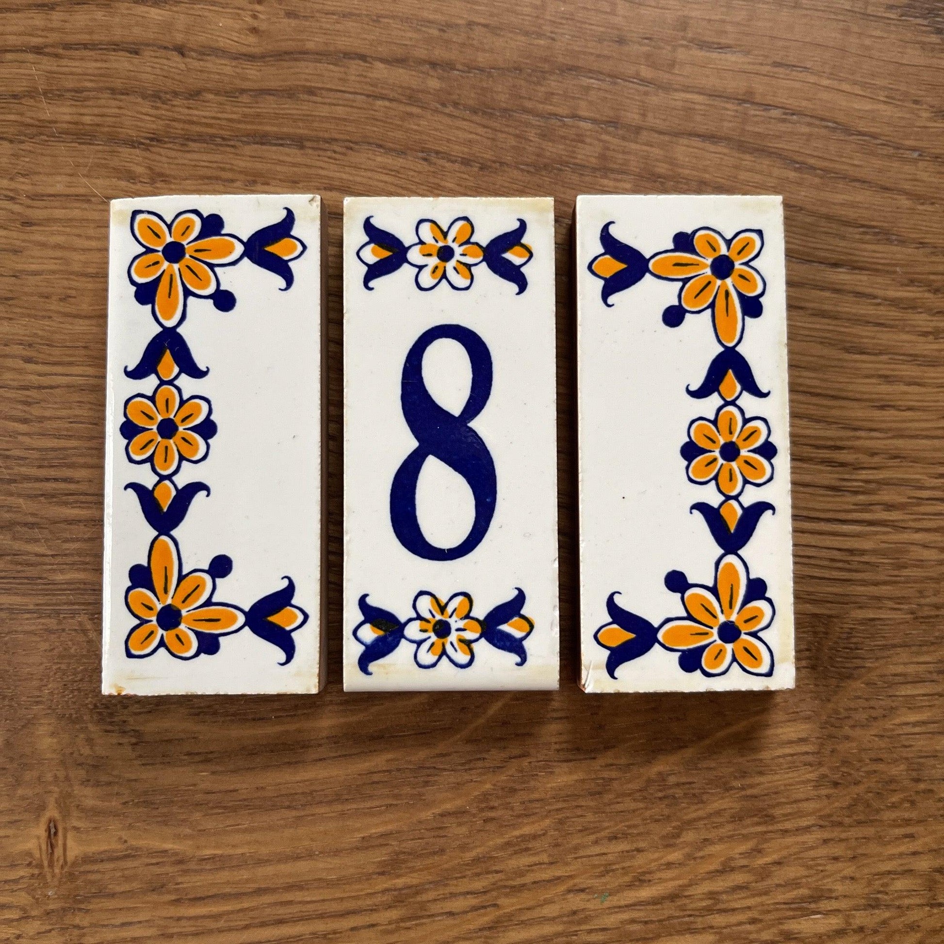 Huisnummer tegeltjes nummer 7 en 8 - Bamestra Curiosa