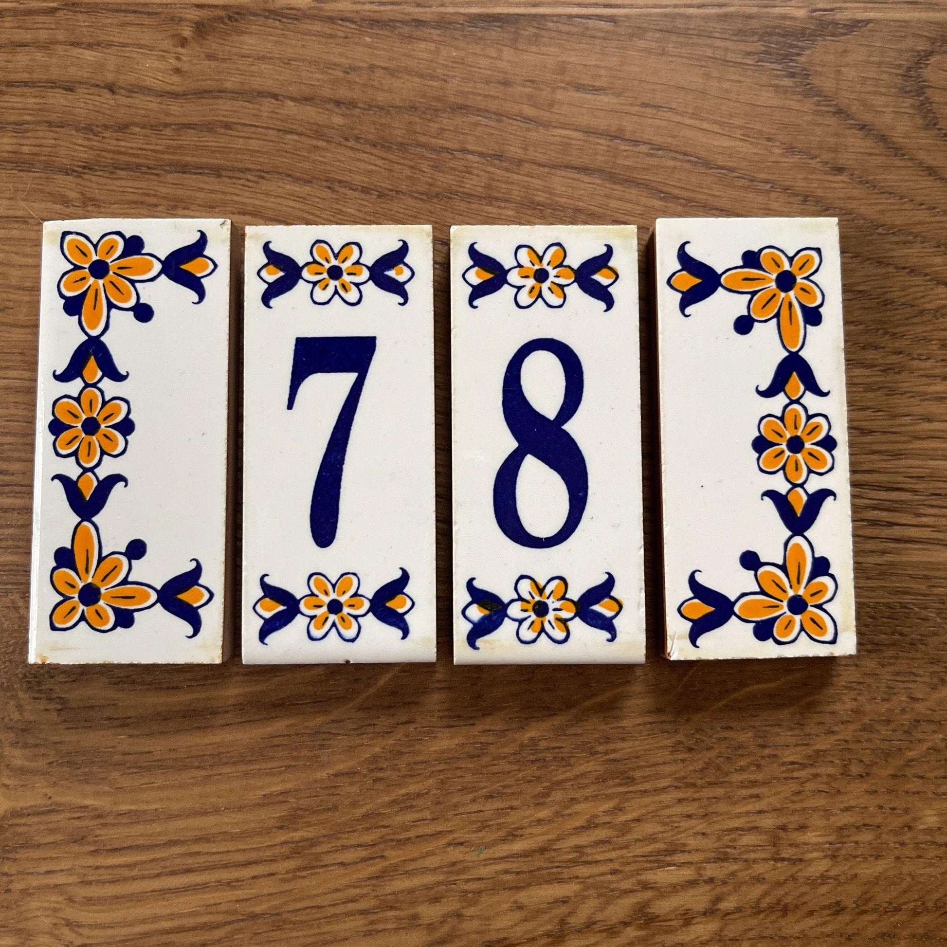 Huisnummer tegeltjes nummer 7 en 8 - Bamestra Curiosa