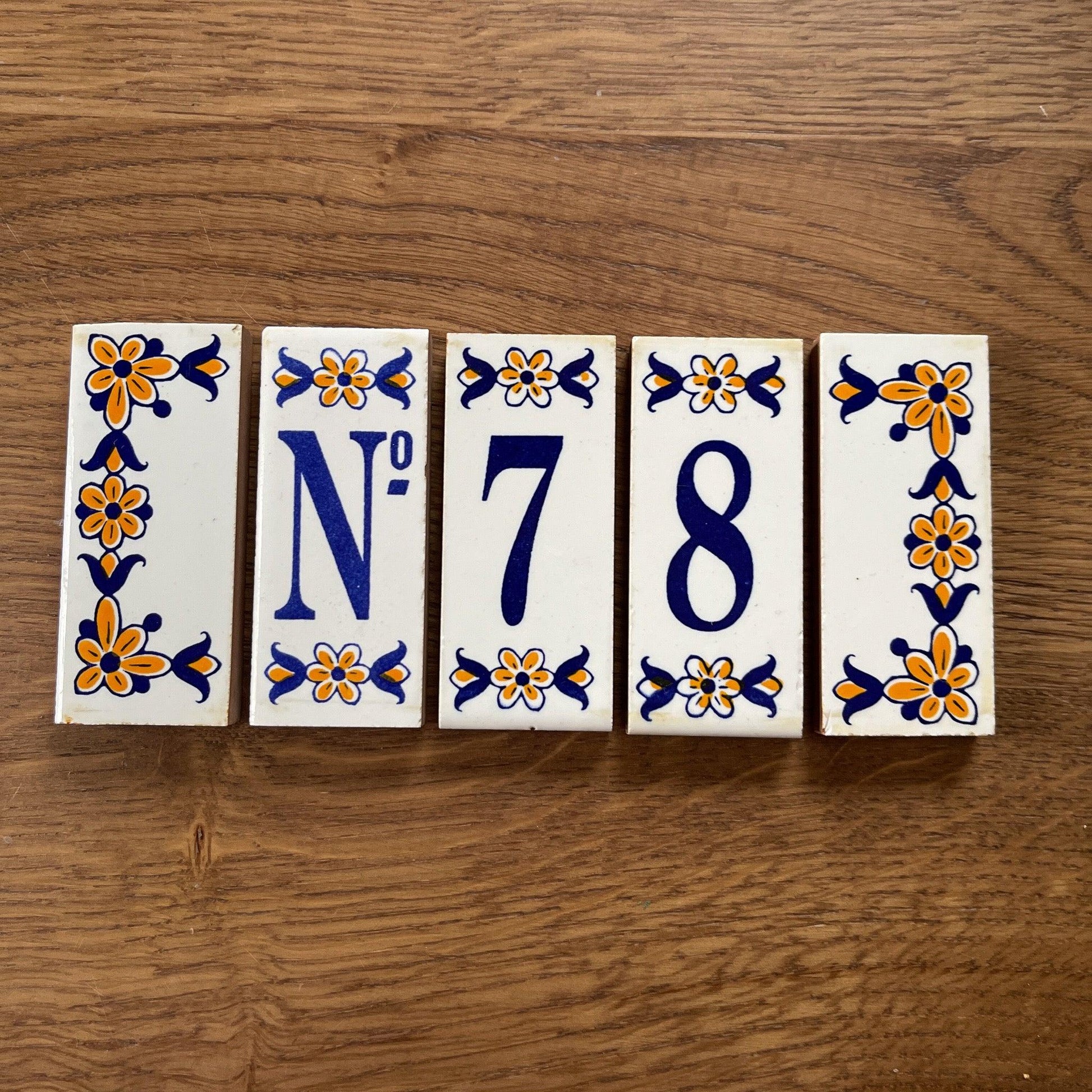 Huisnummer tegeltjes nummer 7 en 8 - Bamestra Curiosa