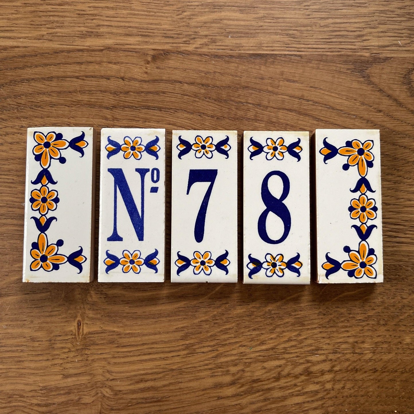 Huisnummer tegeltjes nummer 7 en 8 - Bamestra Curiosa