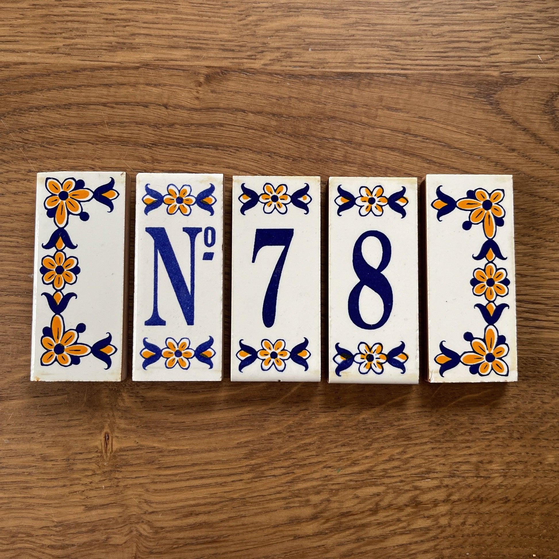 Huisnummer tegeltjes nummer 7 en 8 - Bamestra Curiosa