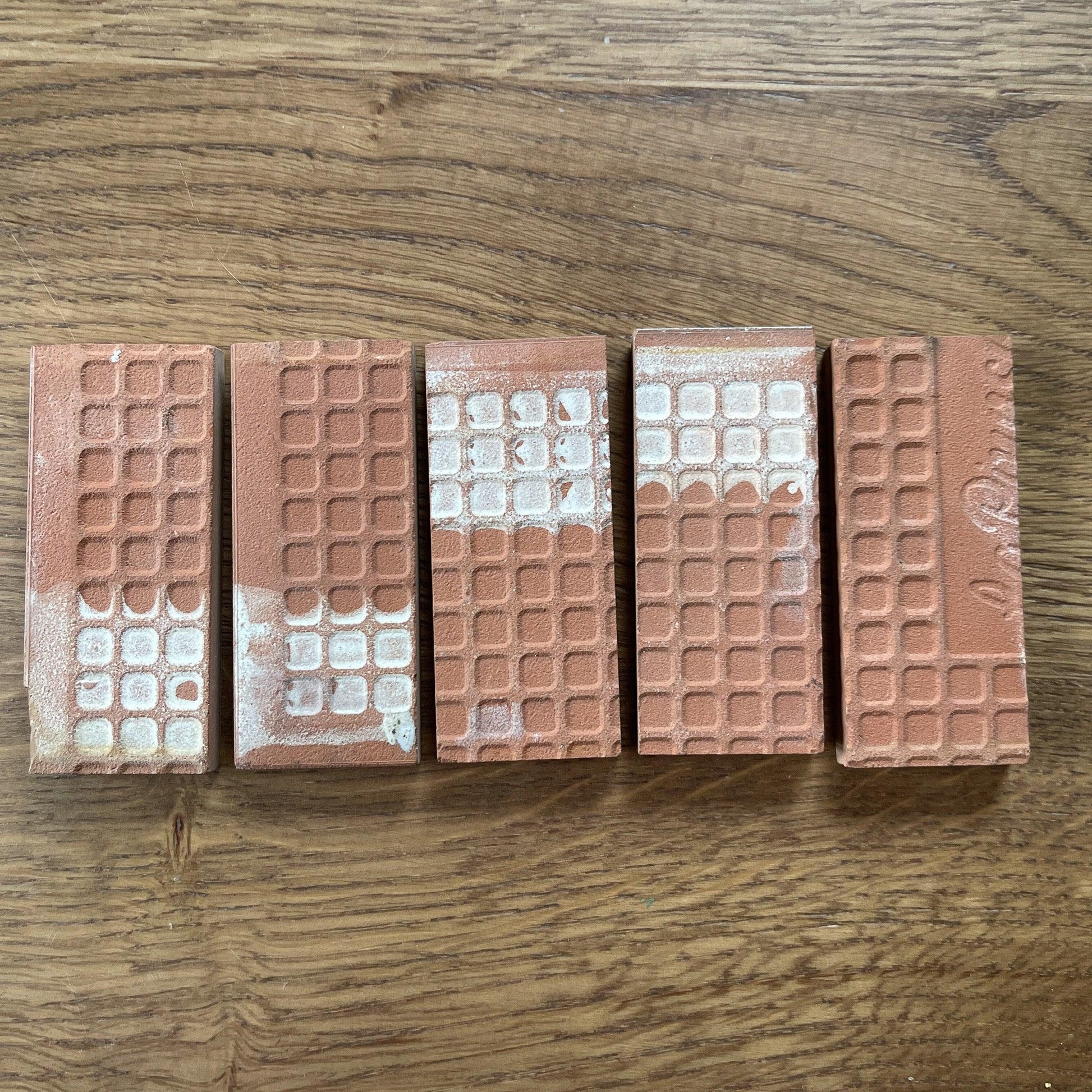 Huisnummer tegeltjes nummer 7 en 8 - Bamestra Curiosa