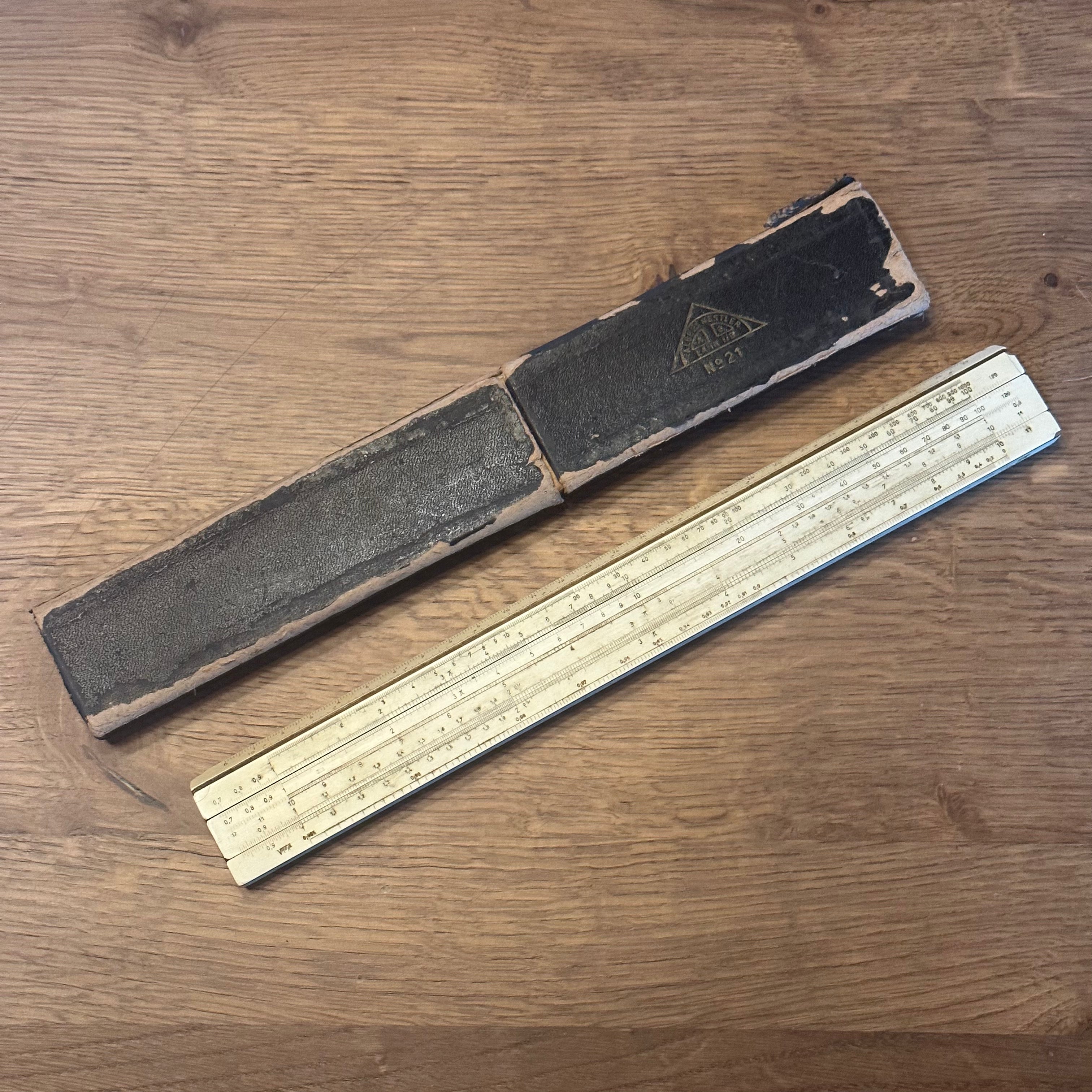 Albert Nestler schuifliniaal  No 21 The Collectionist